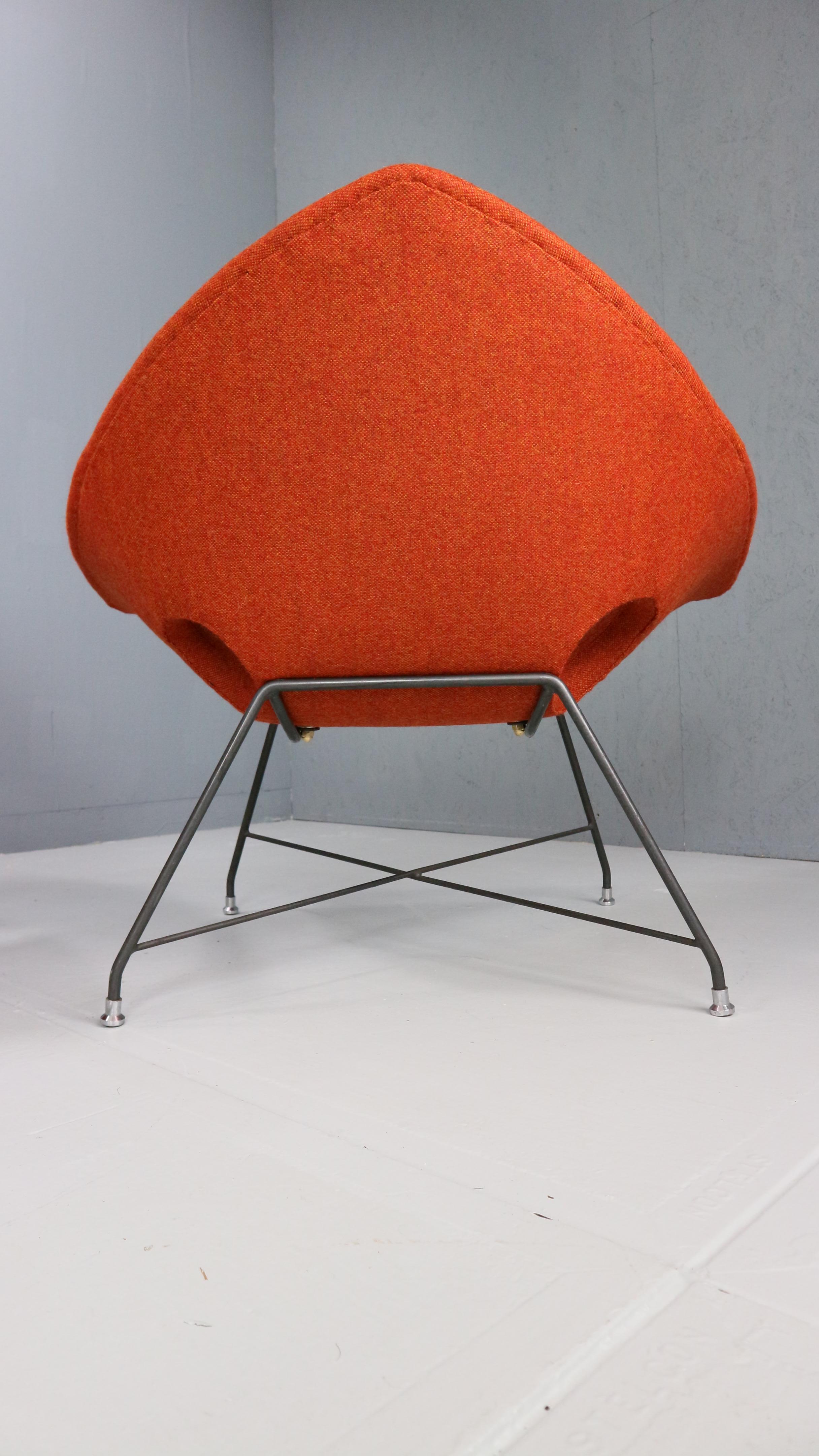 Pair of rare easy chairs, Augusto Bozzi for Saporiti 1950s. Newly upholstered For Sale 3