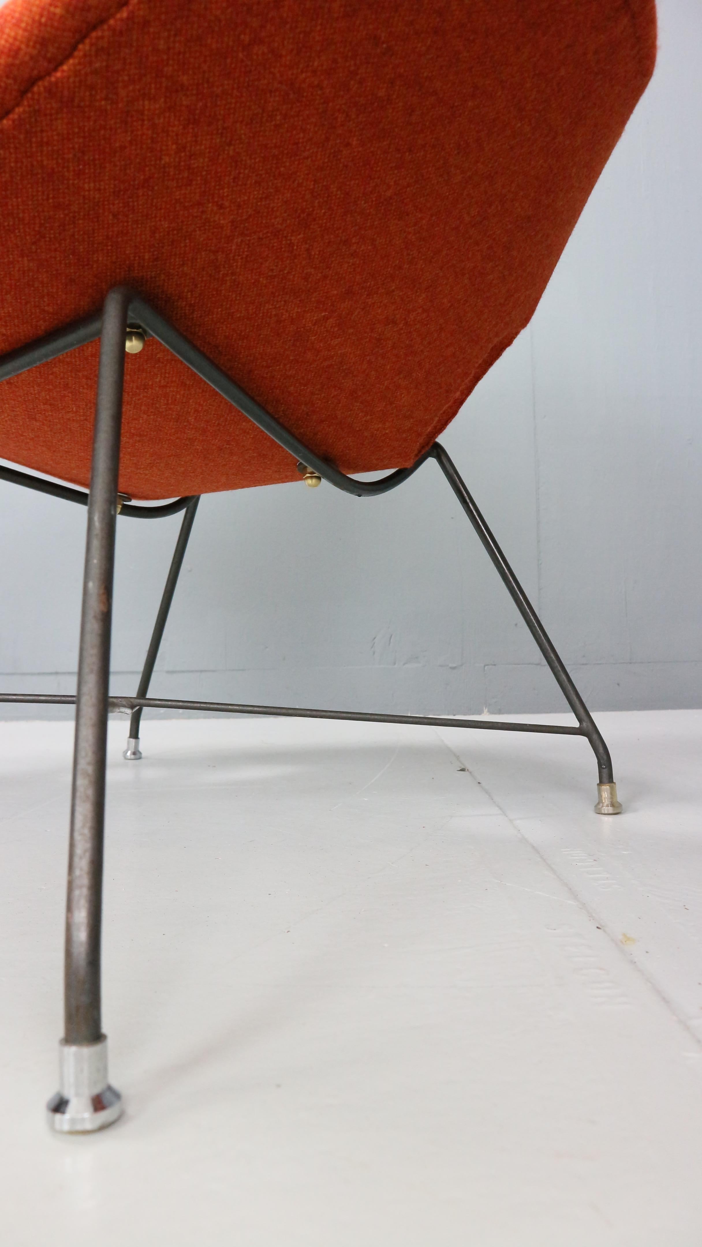 Pair of rare easy chairs, Augusto Bozzi for Saporiti 1950s. Newly upholstered For Sale 5