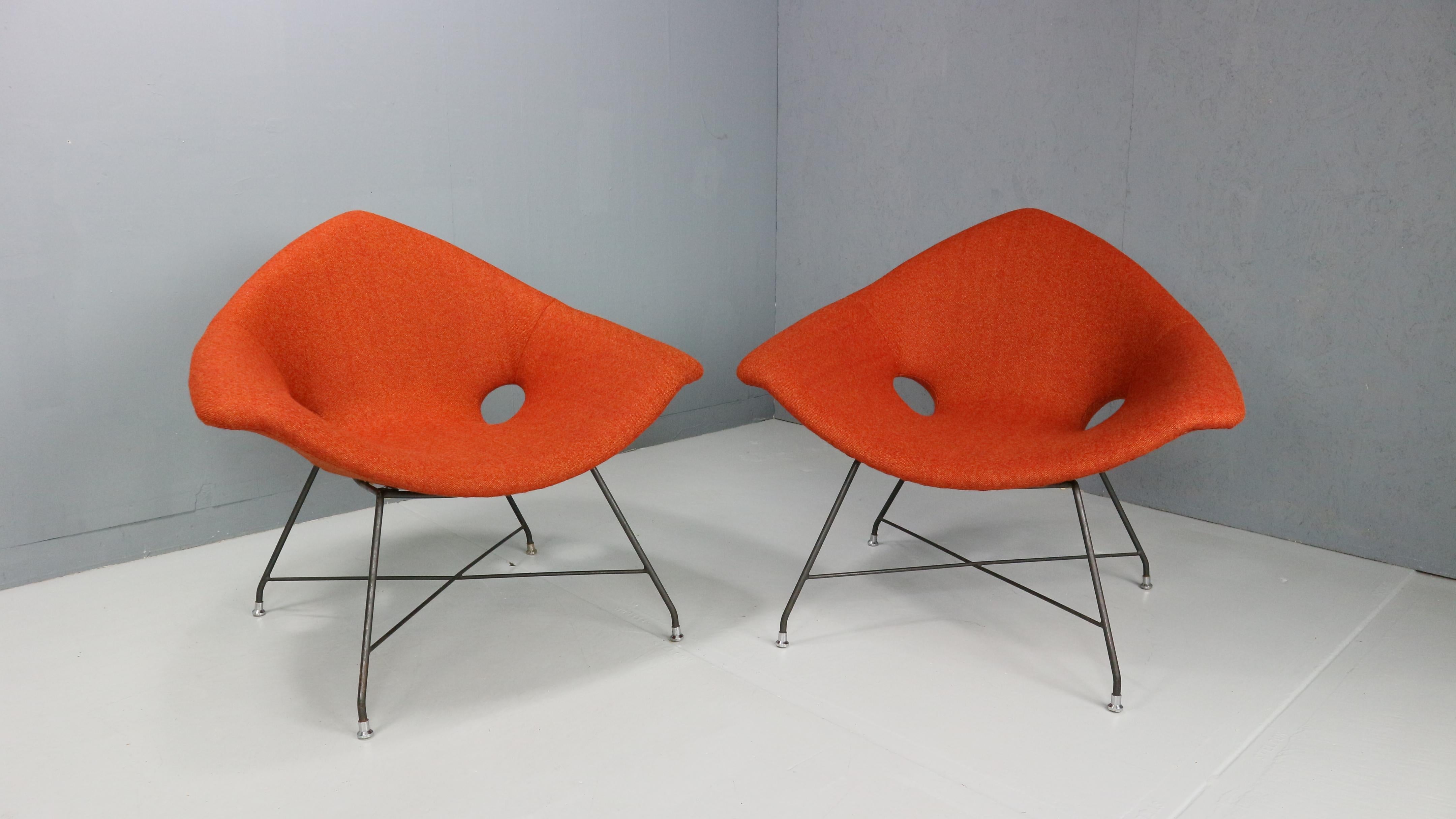 Pair of rare easy chairs, Augusto Bozzi for Saporiti 1950s. Newly upholstered For Sale 9