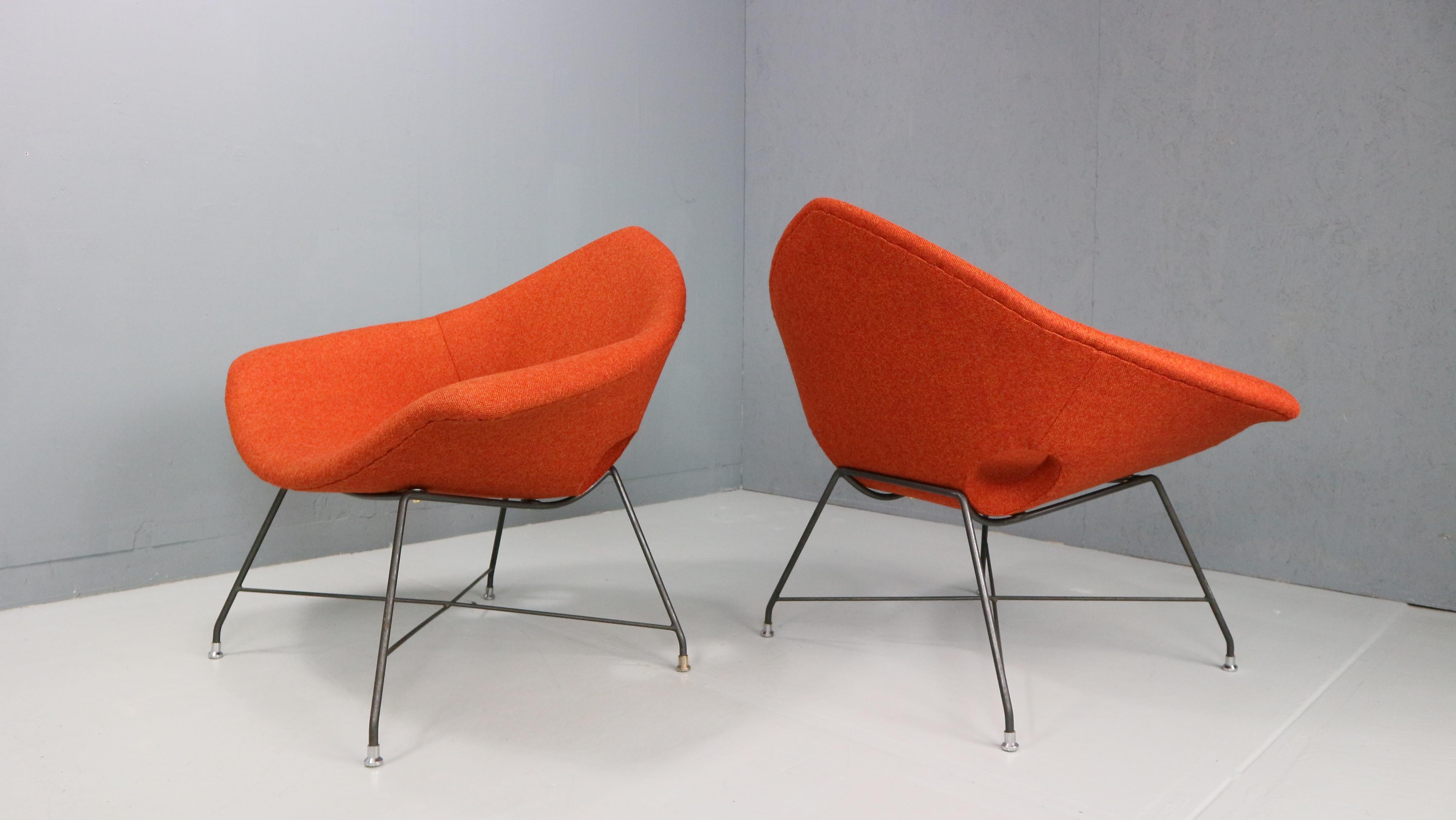 Pair of rare easy chairs, Augusto Bozzi for Saporiti 1950s. Newly upholstered For Sale 10