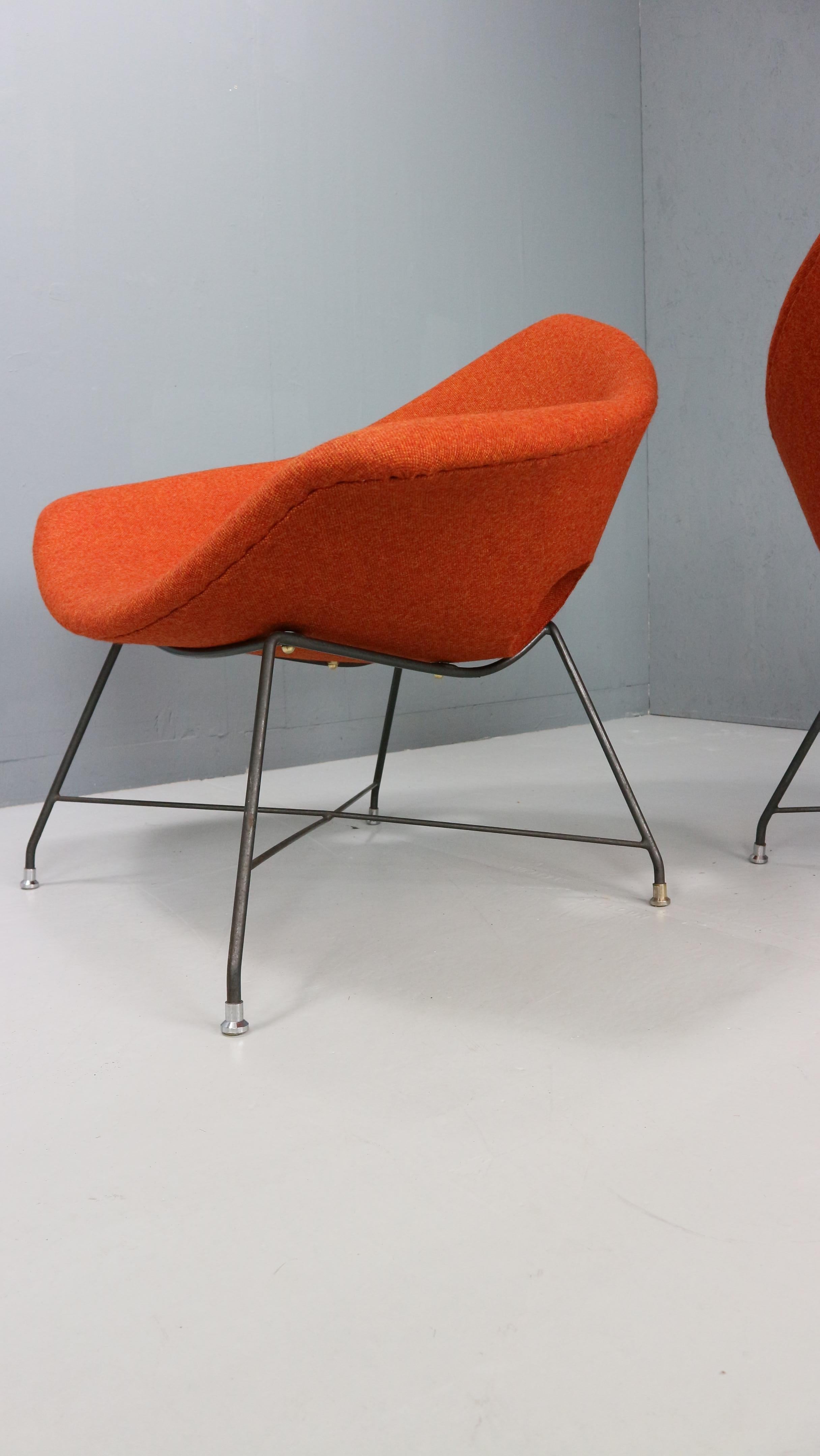 Pair of rare easy chairs, Augusto Bozzi for Saporiti 1950s. Newly upholstered For Sale 11
