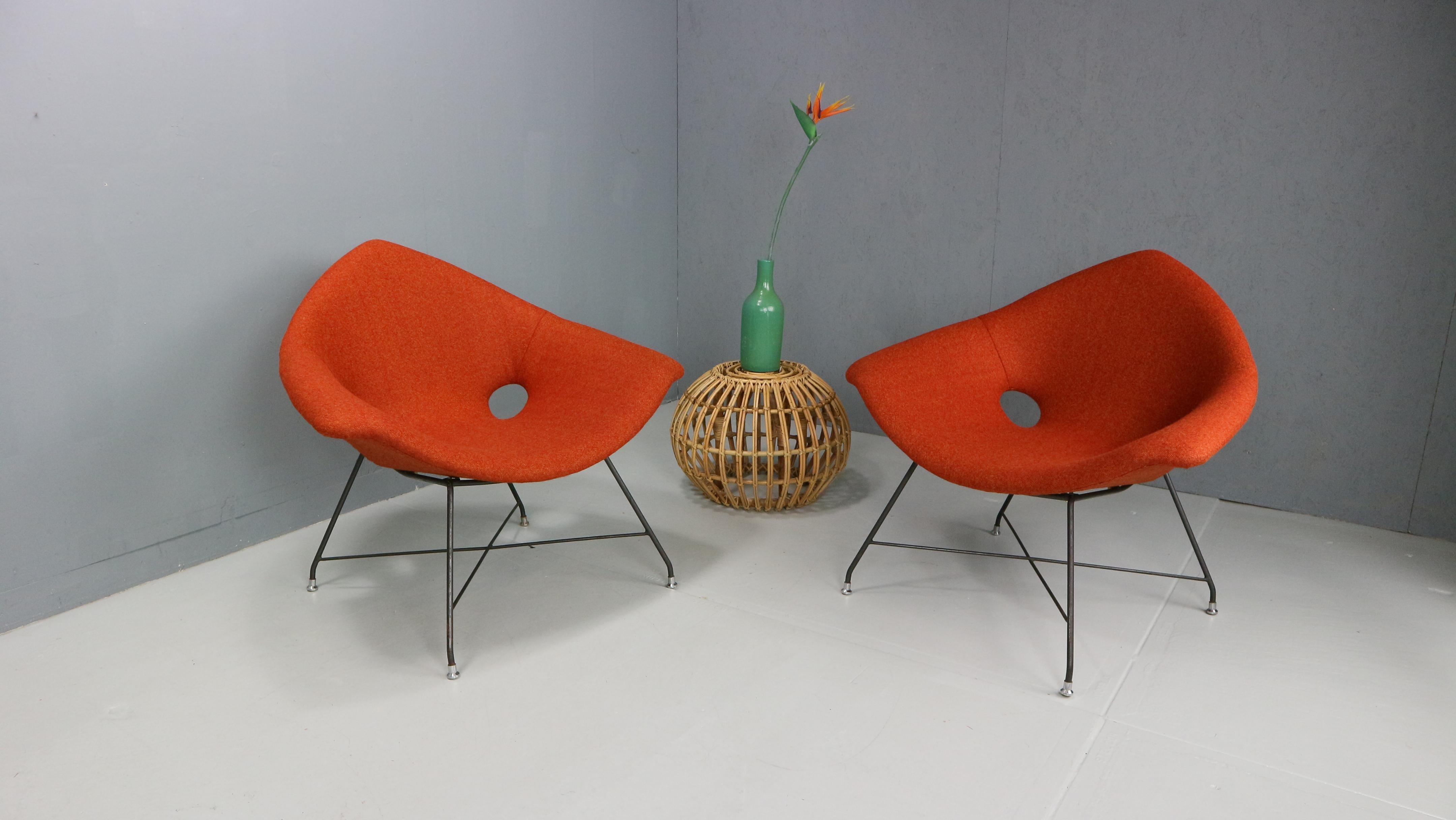 This rare pair of lounge chairs in triangle shape were designed by Augusto Bozzi and manufactured by Saporiti, Italy in 1950. The easy chairs have a black enameled metal base with chromed feet caps and has been newly upholstered with high quality