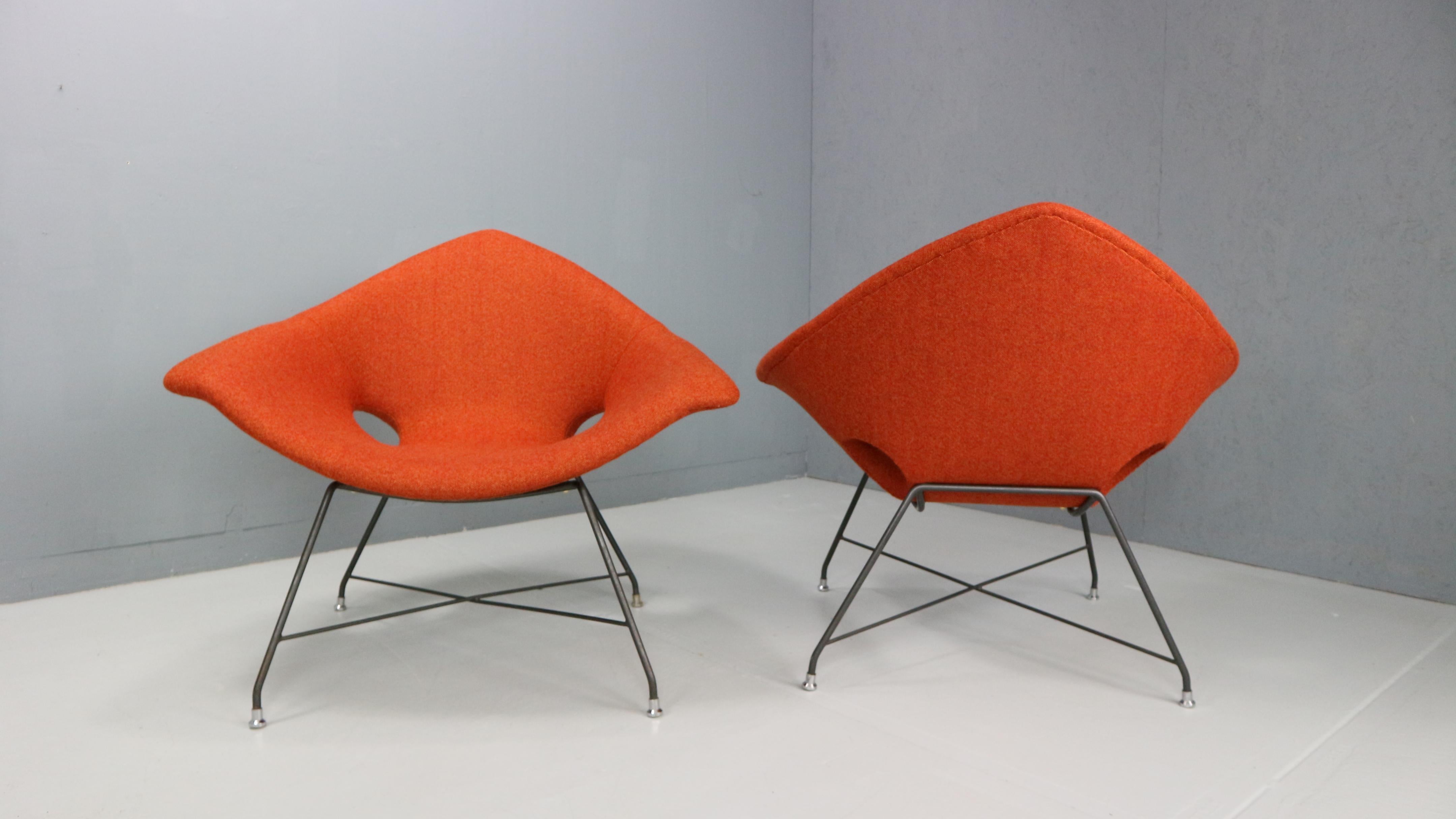 Pair of rare easy chairs, Augusto Bozzi for Saporiti 1950s. Newly upholstered For Sale 1