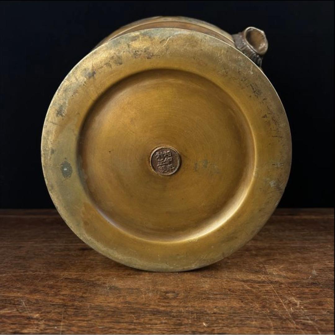 Pair of Rare Edo-Meiji Period Bronze Hibachi with Lion Handles For Sale 11