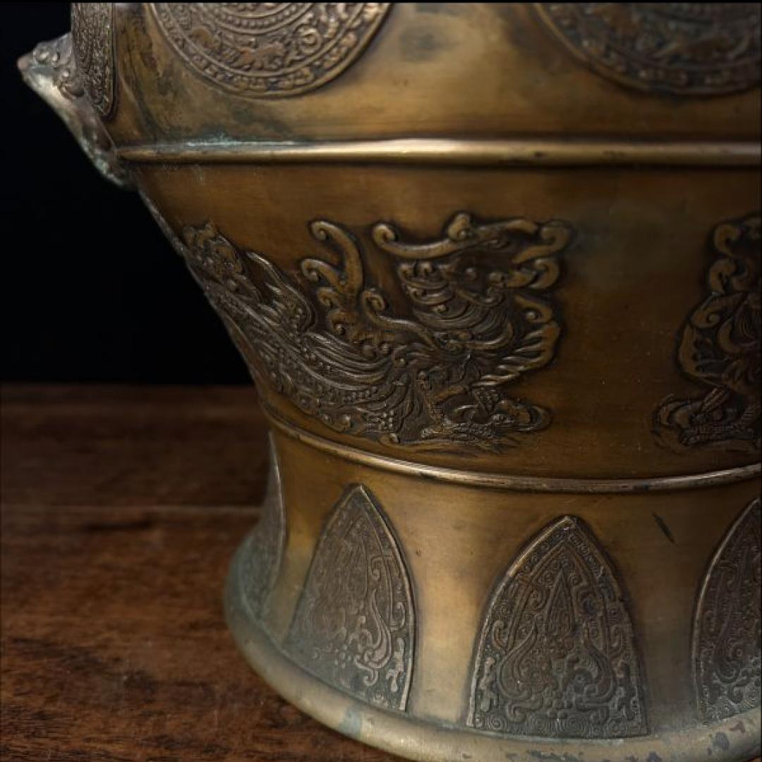 Pair of Rare Edo-Meiji Period Bronze Hibachi with Lion Handles For Sale 3