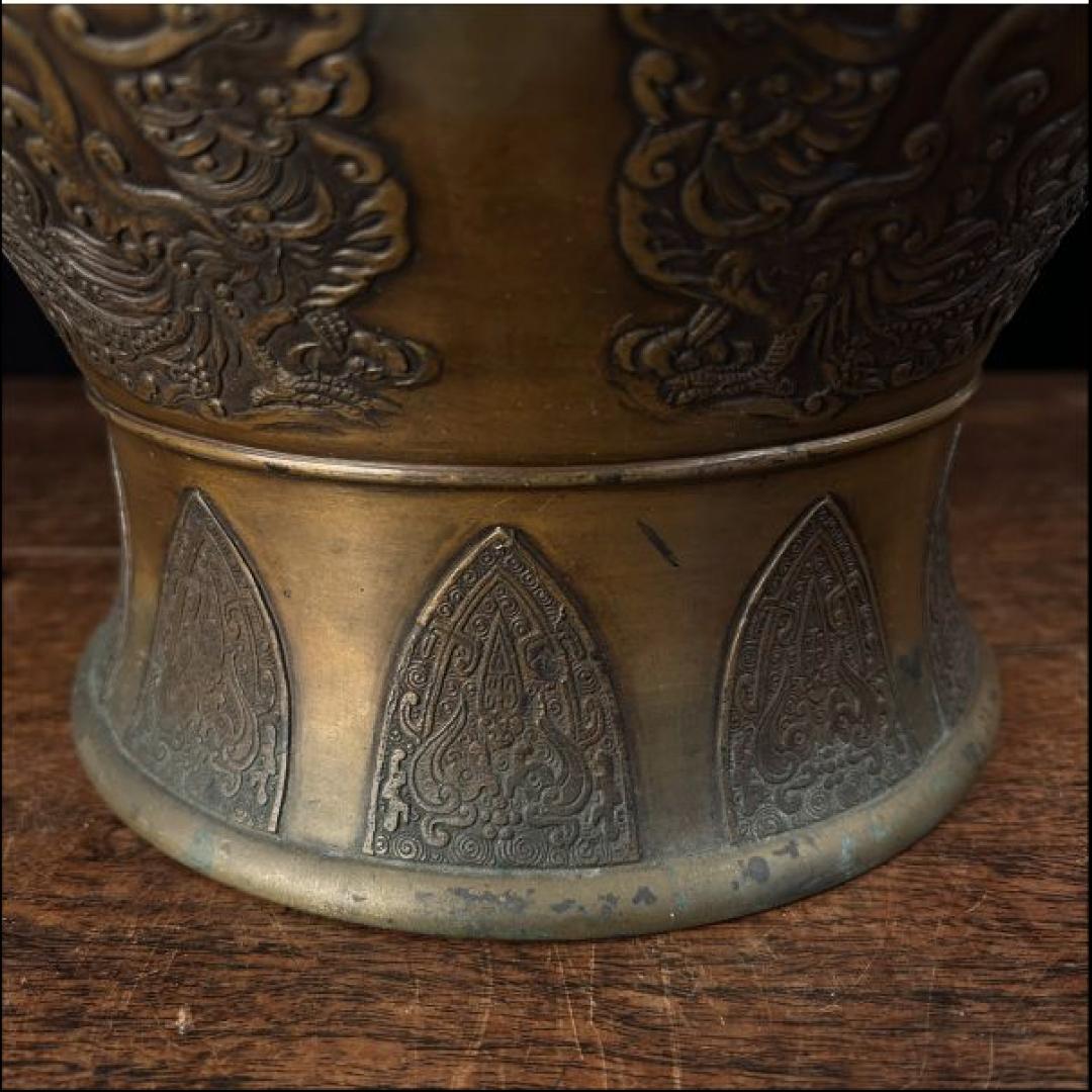 Pair of Rare Edo-Meiji Period Bronze Hibachi with Lion Handles For Sale 4