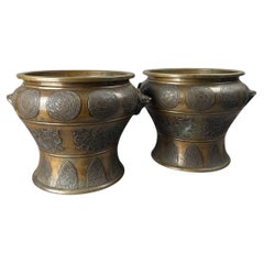Pareja de Raros Hibachi de Bronce del Periodo Edo-Meiji con Asas de León