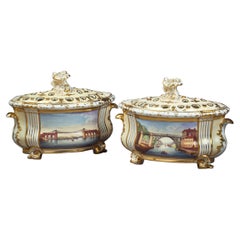 Paire de rares cache-pots couverts en porcelaine anglaise, Derby, datant d'environ 1820