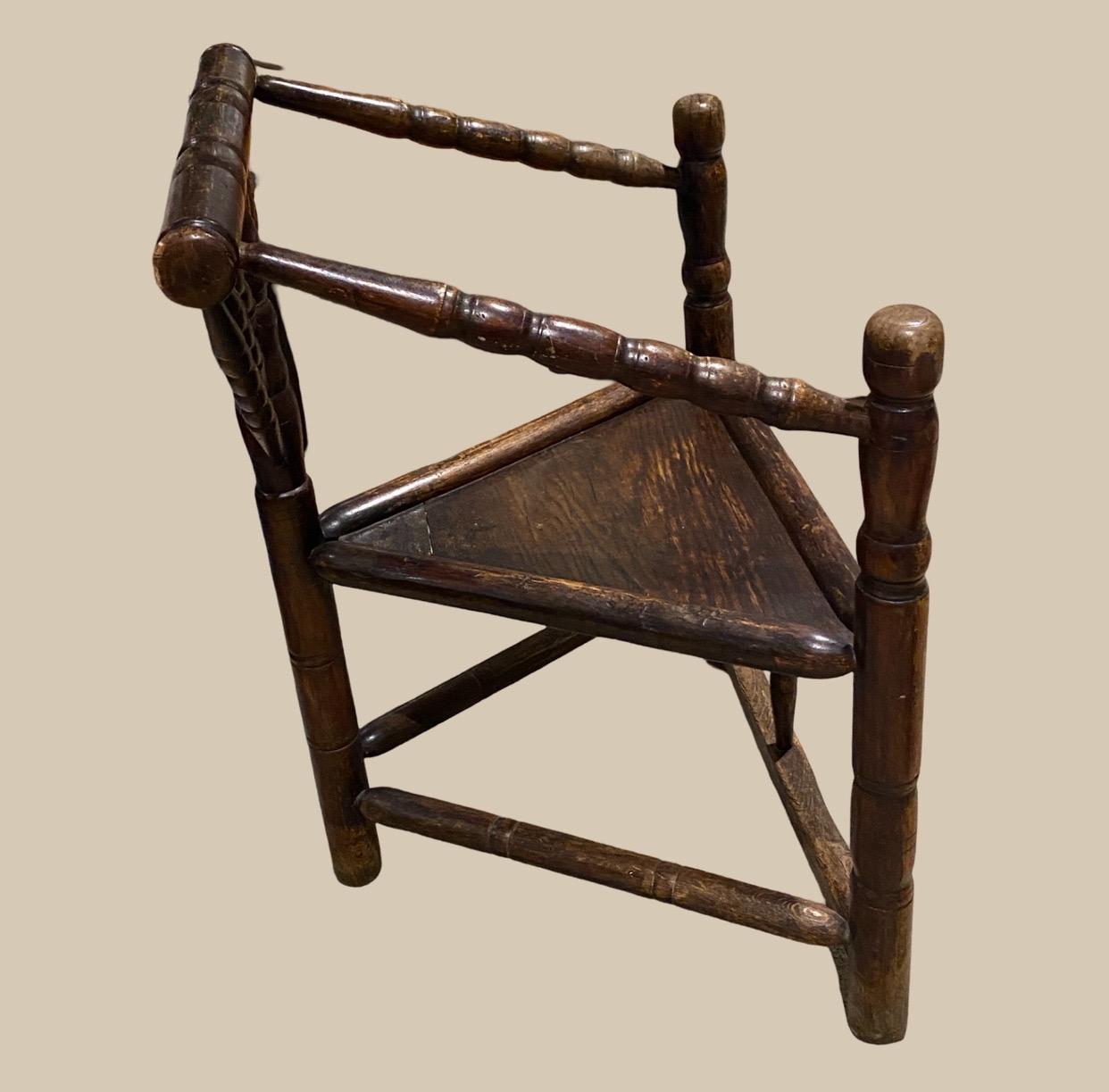 Paire de rares chaises tripodes anglaises de Turner Circa 1890 Modernity Bon état - En vente à Palm Springs, CA