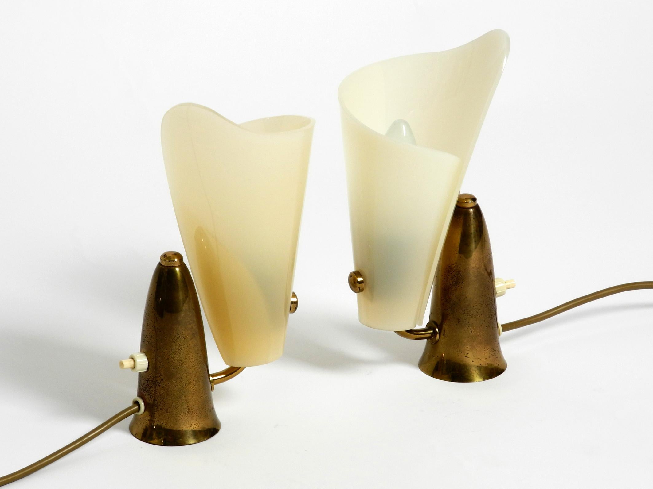 Pair of Rare Fancy Italian Midcentury Brass Table Lamps with Plexiglass Shades In Good Condition In München, DE