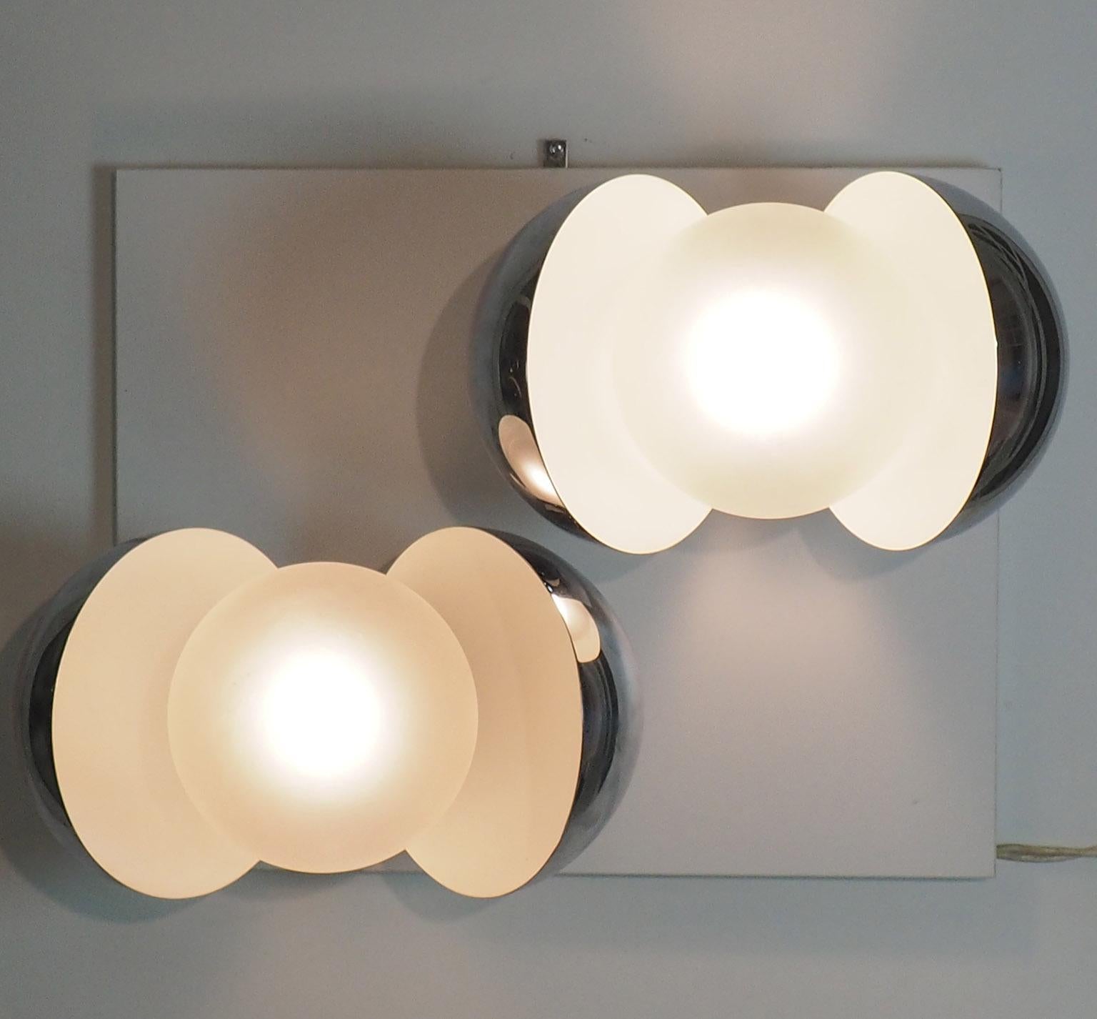 Plated Pair of Rare Fontana Arte Wall Lamps Diaframma by G.Piero & A. Monti Milano 1968