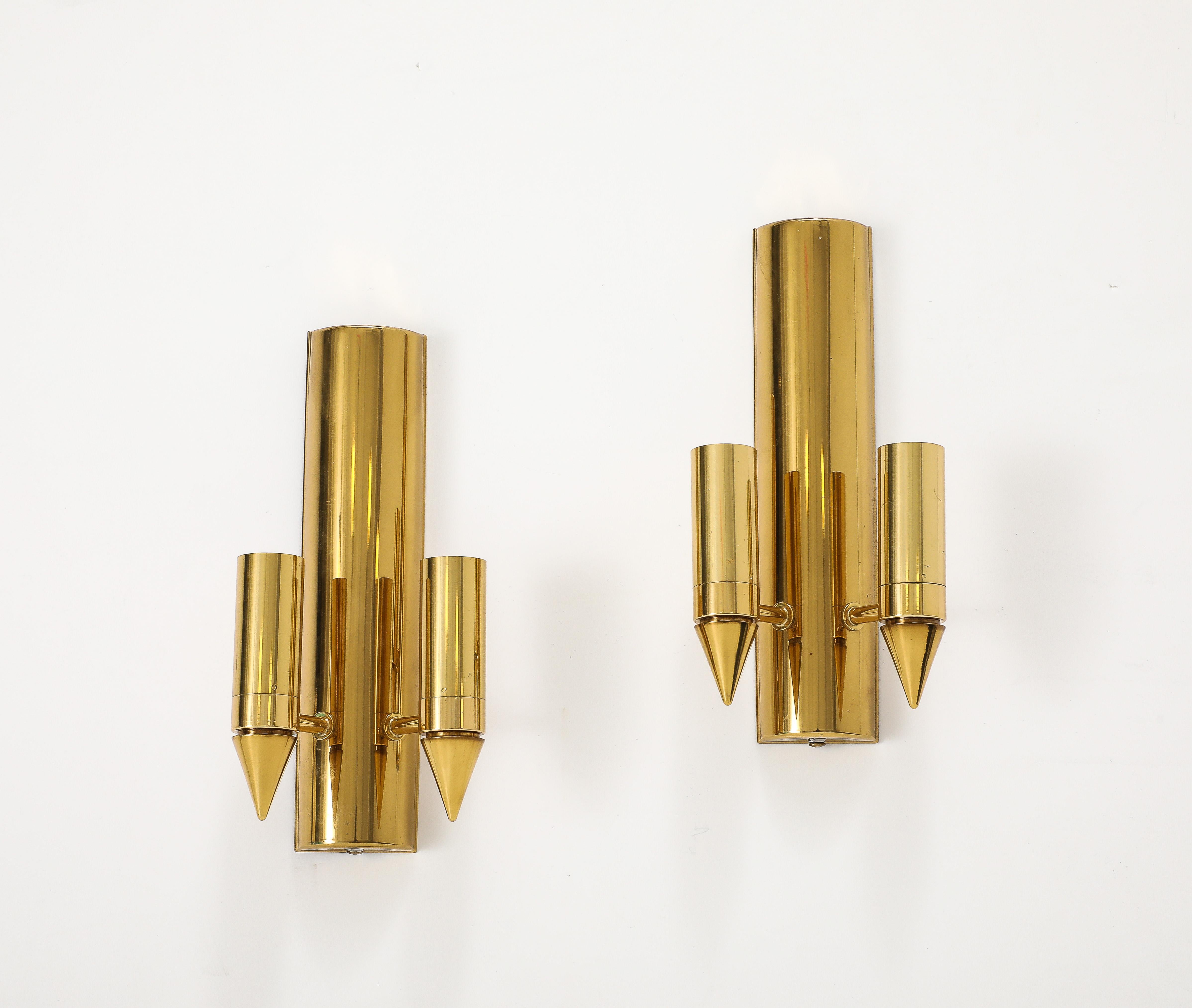 Mid-Century Modern Paire d'appliques rares en laiton doré des années 1970 par Gaetano Sciolari. en vente