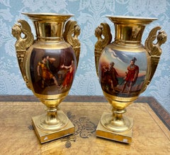 Pareja de raros jarrones de porcelana con temas neolásicos del Imperio francés de París