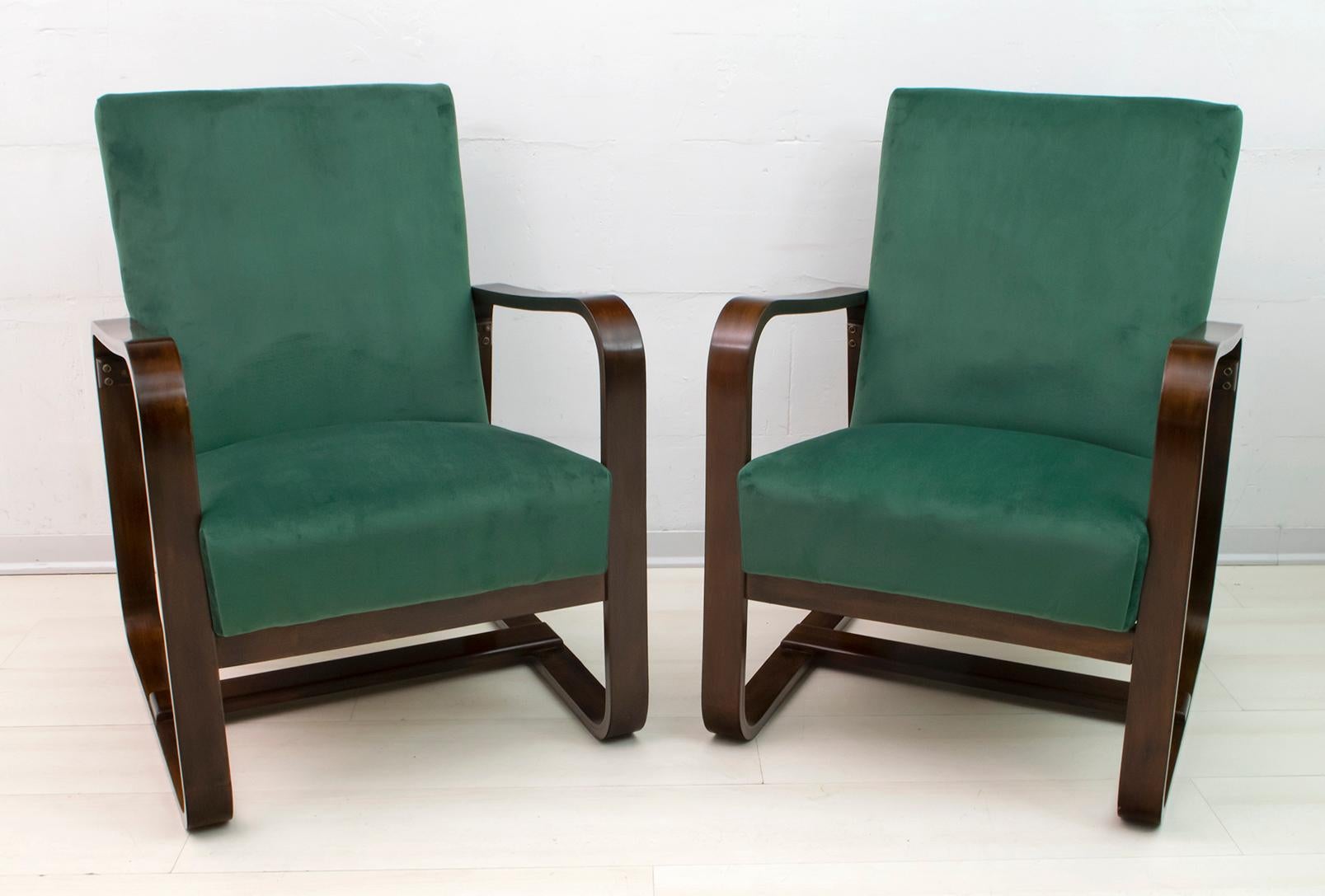 Elegantes Set aus zwei Art-Déco-Sesseln, entworfen von Giuseppe Pagano Pogatschnig & Gino Maggioni, hergestellt 1939 für die Bocconi-Universität in Mailand. Die Sessel wurden restauriert und mit Samt bezogen.

Giuseppe Pagano (August 1896 - April