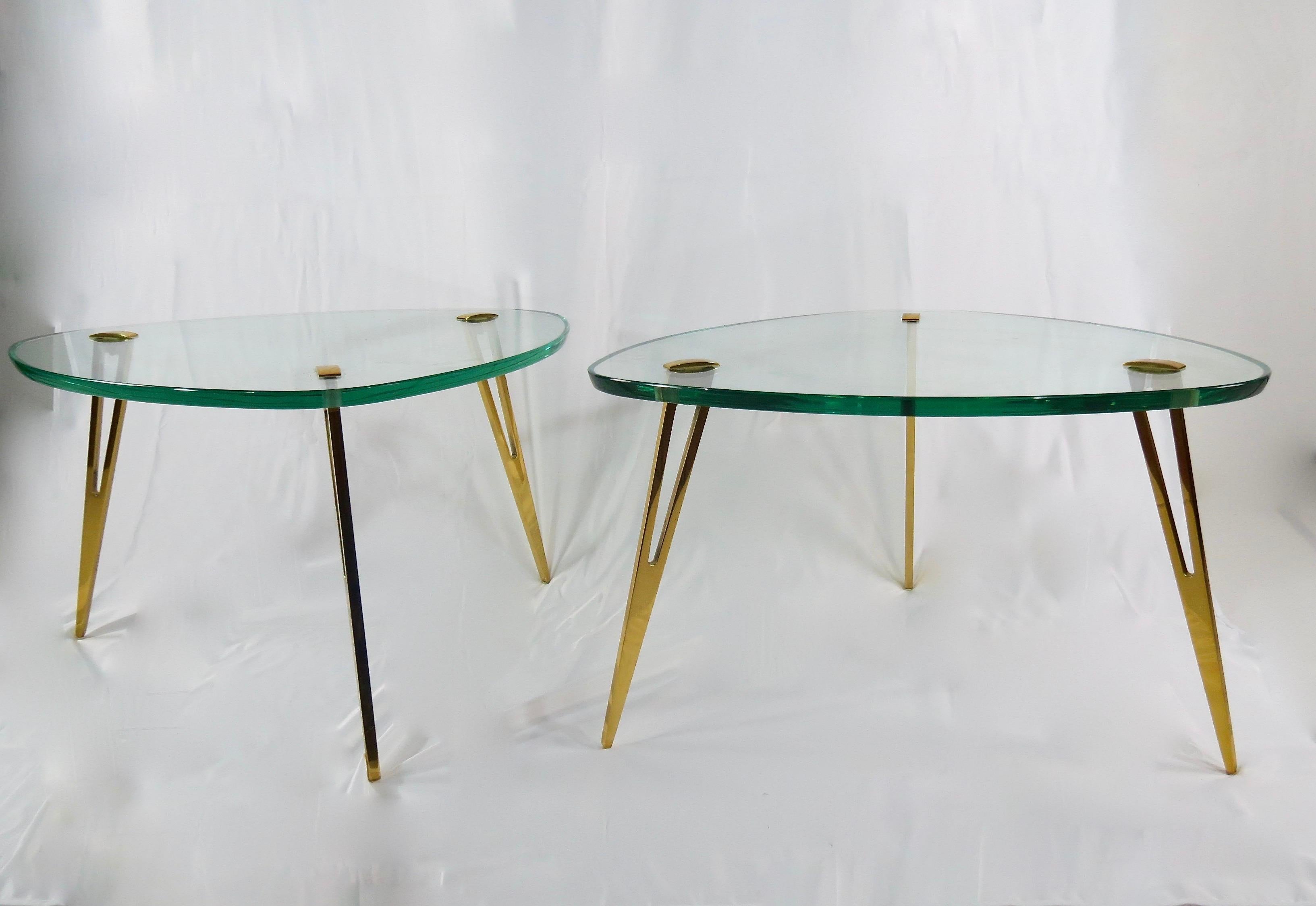 Important and very rare pair of oval side tables, coffee tables 1950 attributed to Fontana Arte
three feet, irregular asymmetrical shape top
