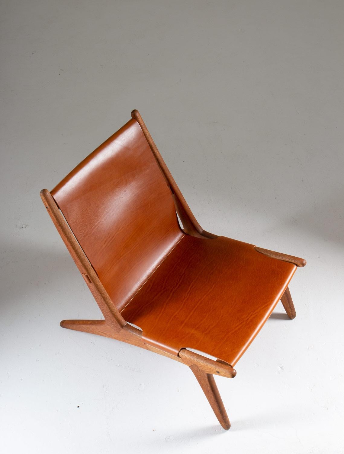 Mid-Century Modern Pair of Rare Hunting Chairs 204 by Uno & Östen Kristiansson for Luxus, Sweden For Sale