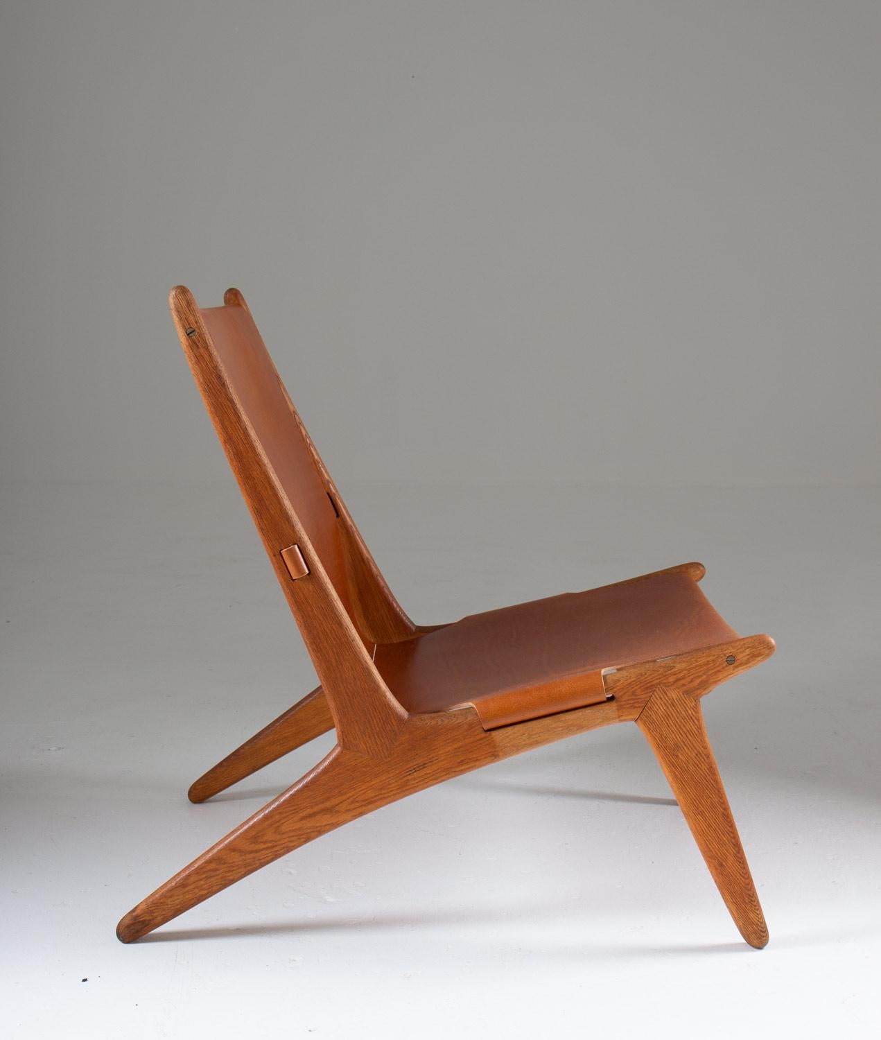 Suédois Paire de rares chaises de chasse 204 par Uno & sten Kristiansson pour Luxus, Suède en vente