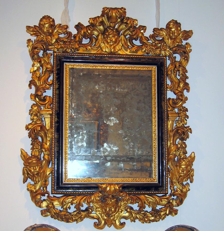 Paar seltene italienische Barockspiegel aus vergoldetem Holz aus dem 17. Jahrhundert, 1680 im Angebot 5