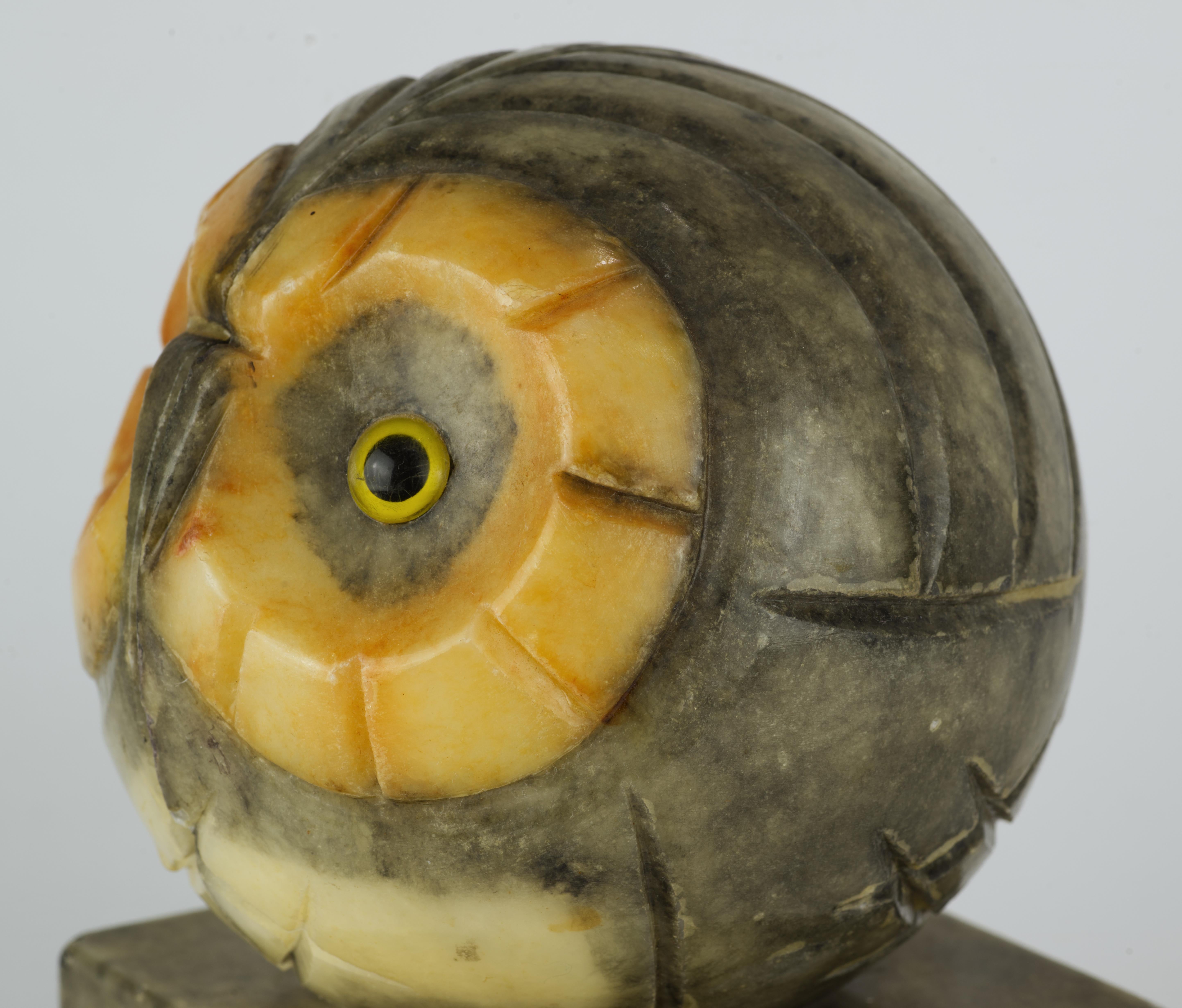 Pareja de raros sujetalibros figurativos italianos de alabastro con forma de búho, Mid Century Modern Alabastro en venta