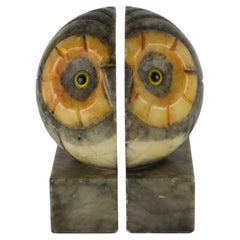 Pareja de raros sujetalibros figurativos italianos de alabastro con forma de búho, Mid Century Modern