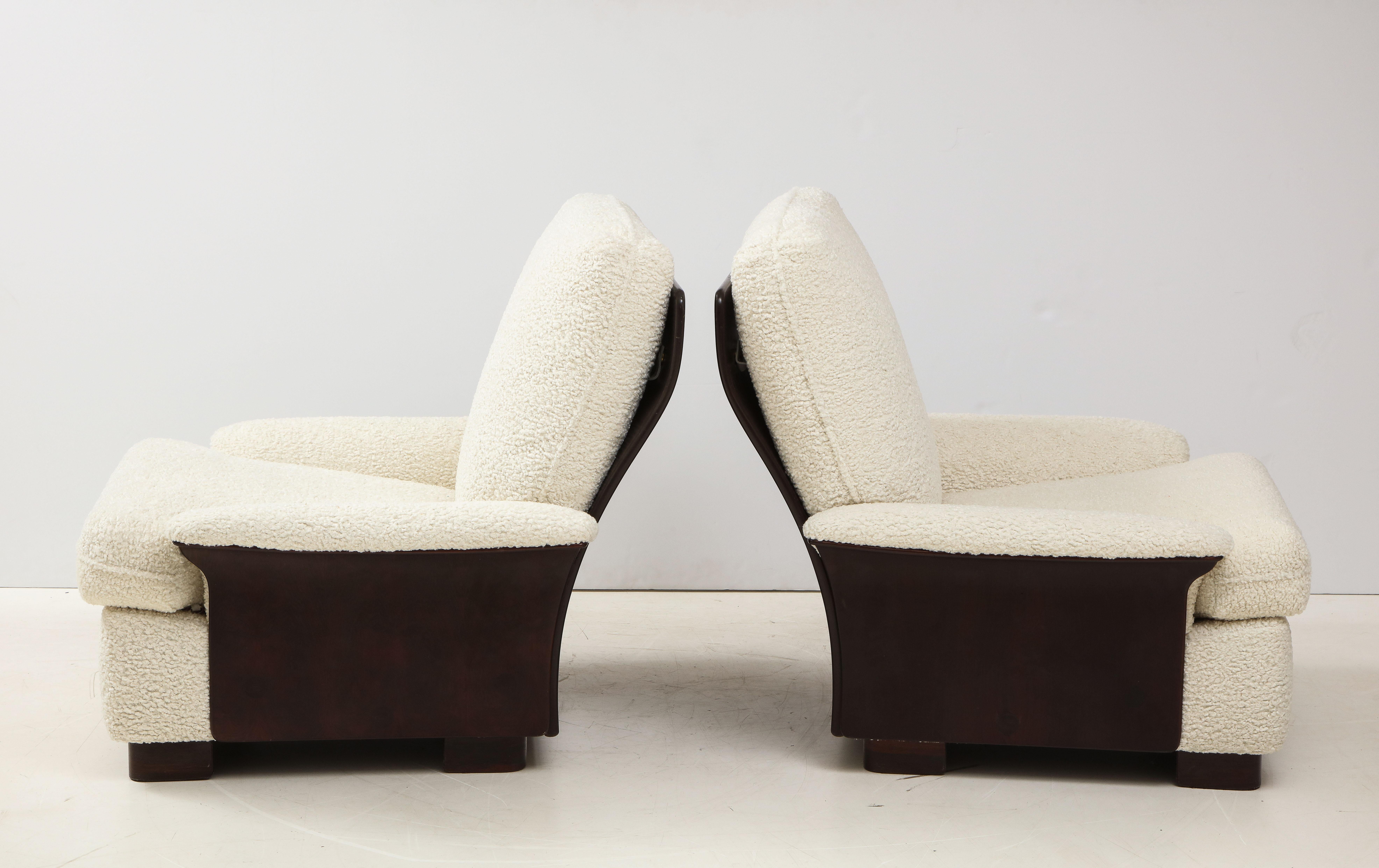 Carved Pair of Rare Italian Lounge Chairs by Gianfranco Frattini for Cassina