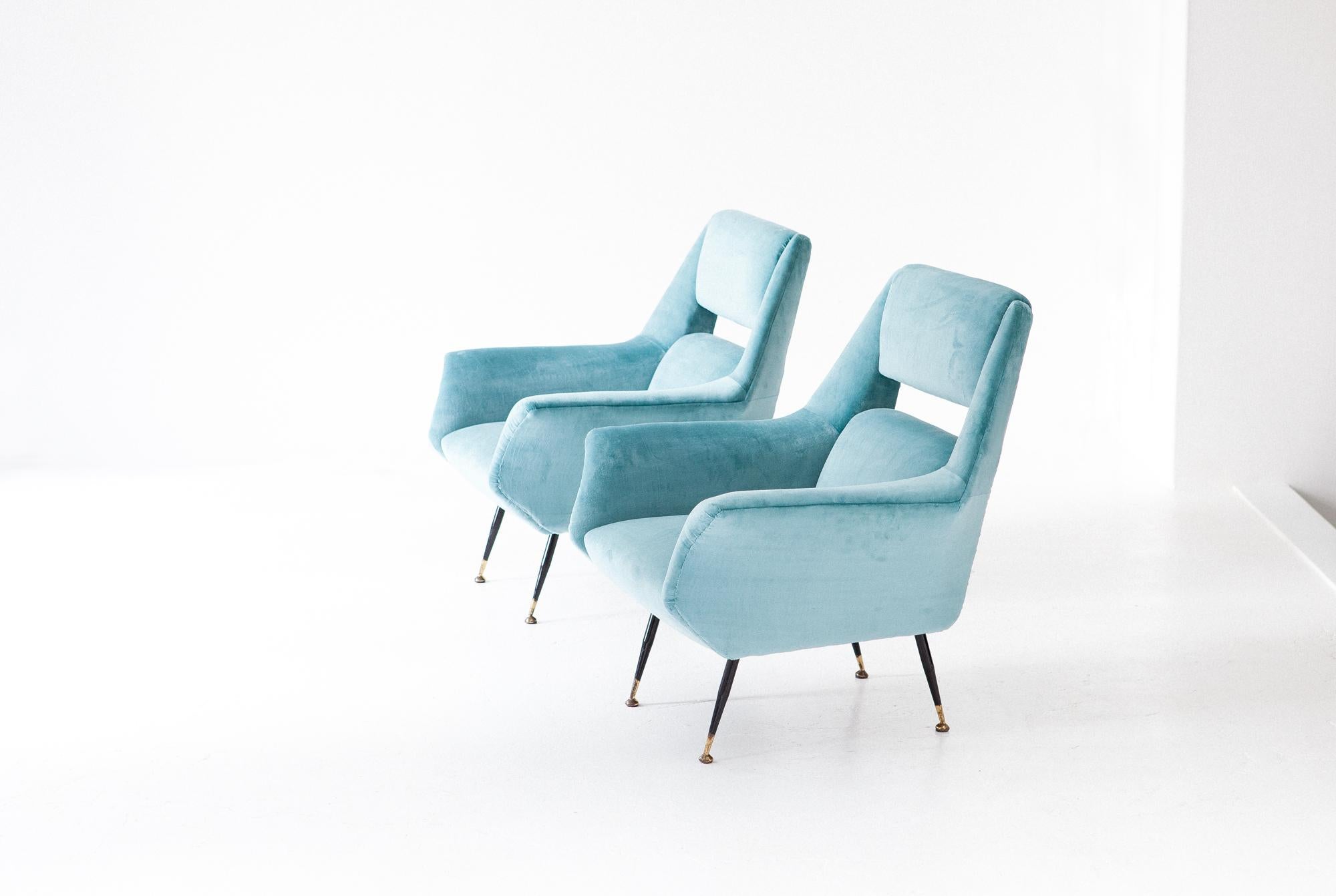 Pair of Rare Italian Turquoise Velvet Lounge Chairs by Gigi Radice for Minotti In Excellent Condition In Rome, IT
