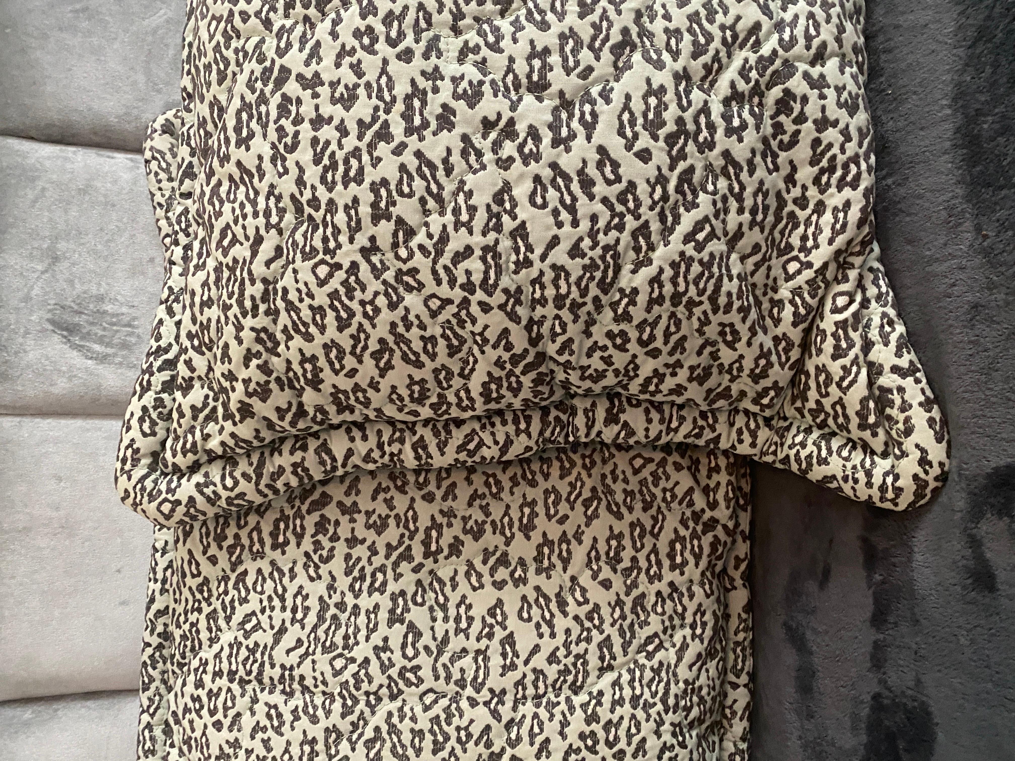 Paar seltene Jay Spectre- gesteppte Kissen Shams in Mint & Schwarz/Weiß mit Leopardenmuster  im Angebot 3