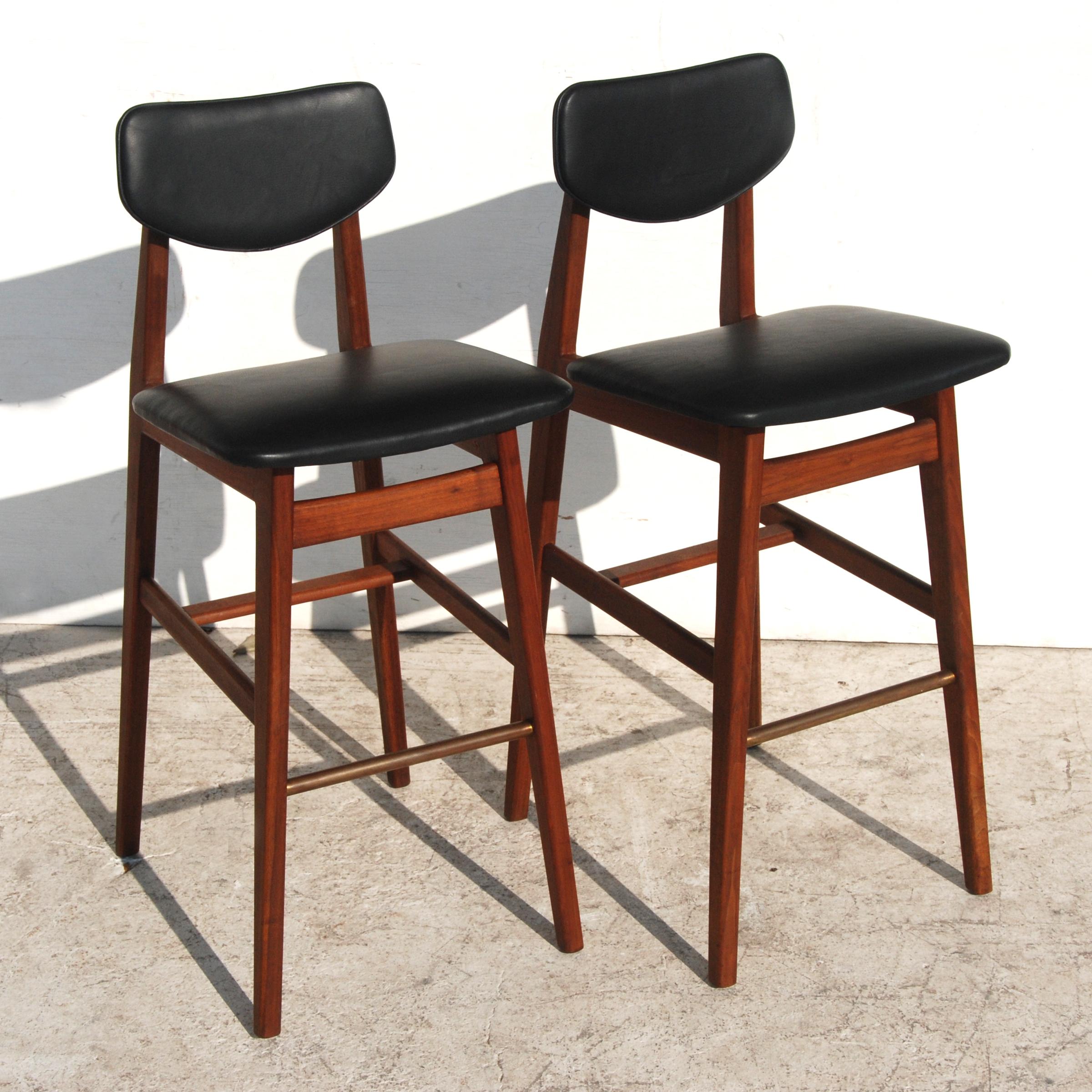 Mid-Century Modern Pair of Rare Jens Risom Stools in Leather