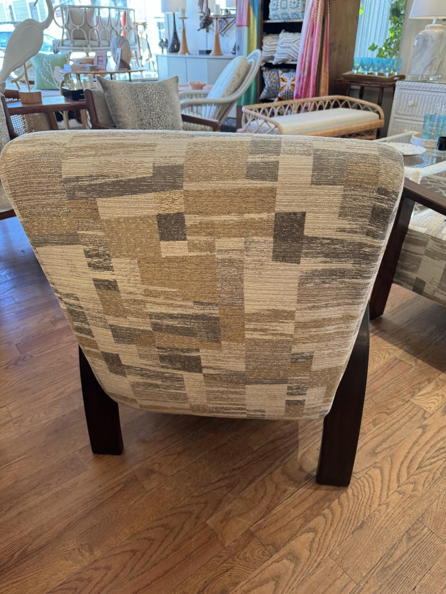 Fait main Paire de rares chaises à bras en bois du milieu du siècle de Jindrich Halabala en vente