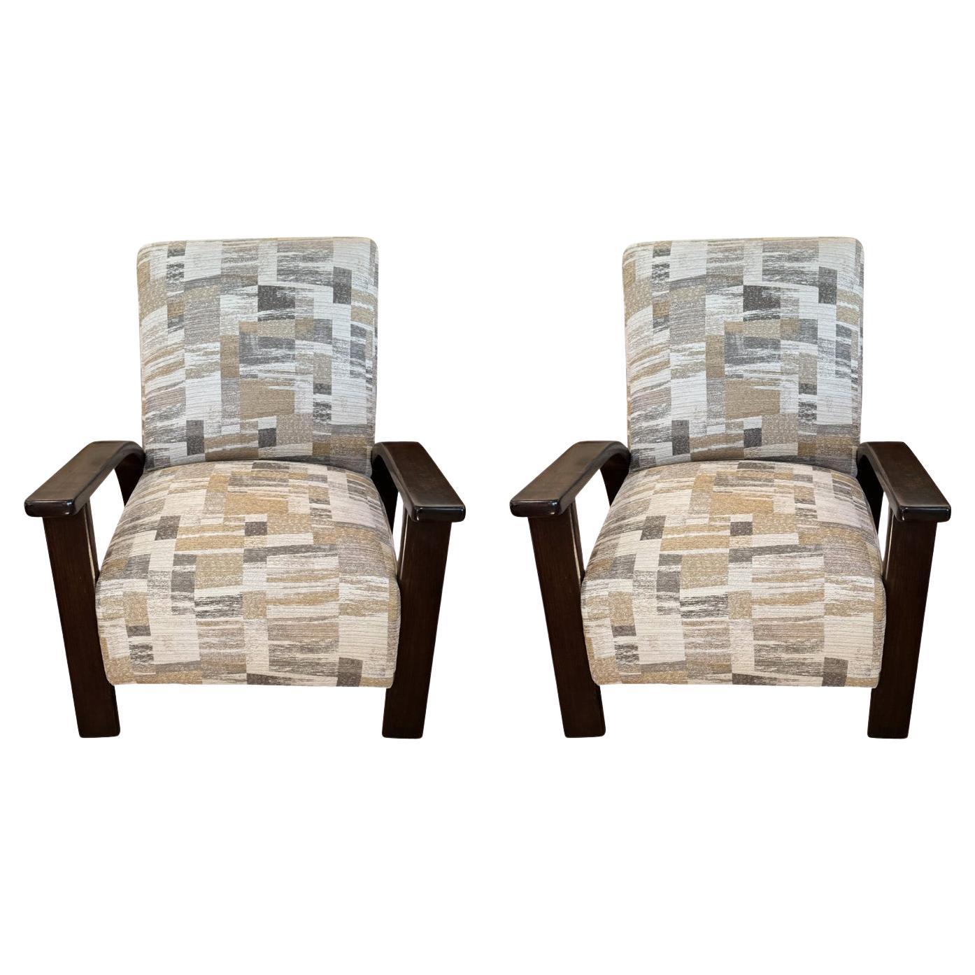 Paire de rares chaises à bras en bois du milieu du siècle de Jindrich Halabala en vente