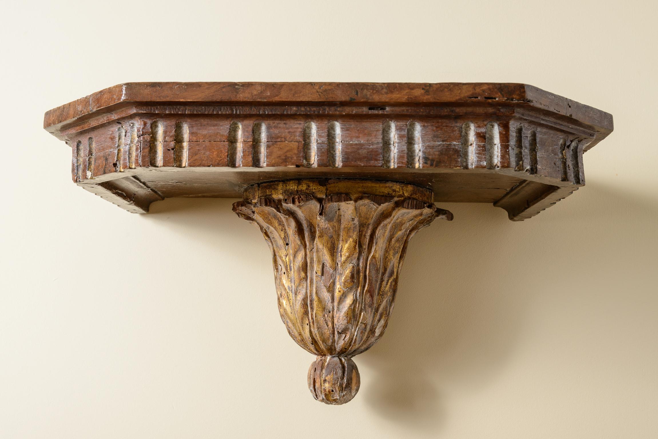 Coppia di rari, grandi candelabri ad angelo del 18° secolo su applique da parete in vendita 10