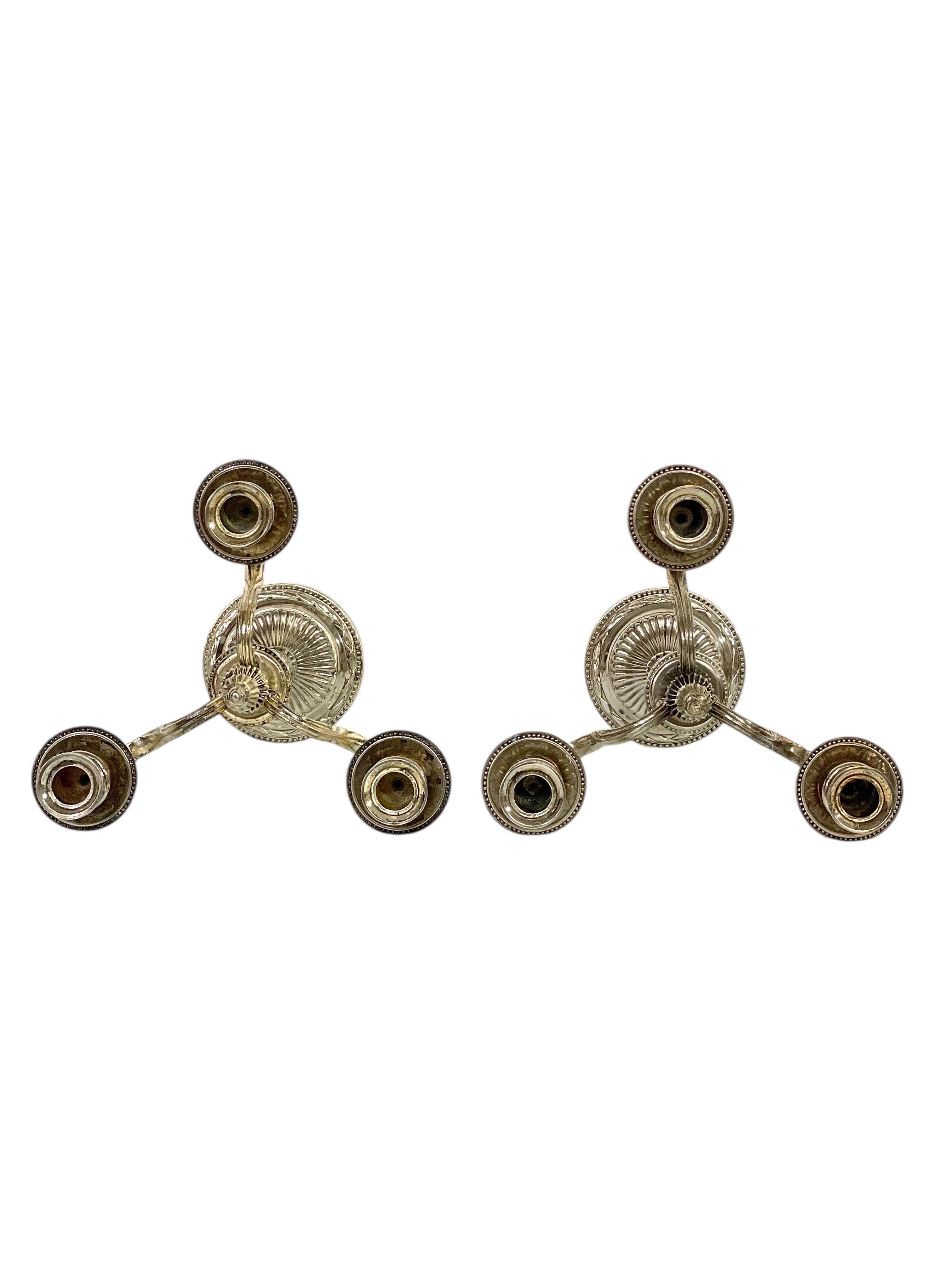 Coppia di rari candelabri grandi in bronzo placcato argento, XIX secolo in vendita 7