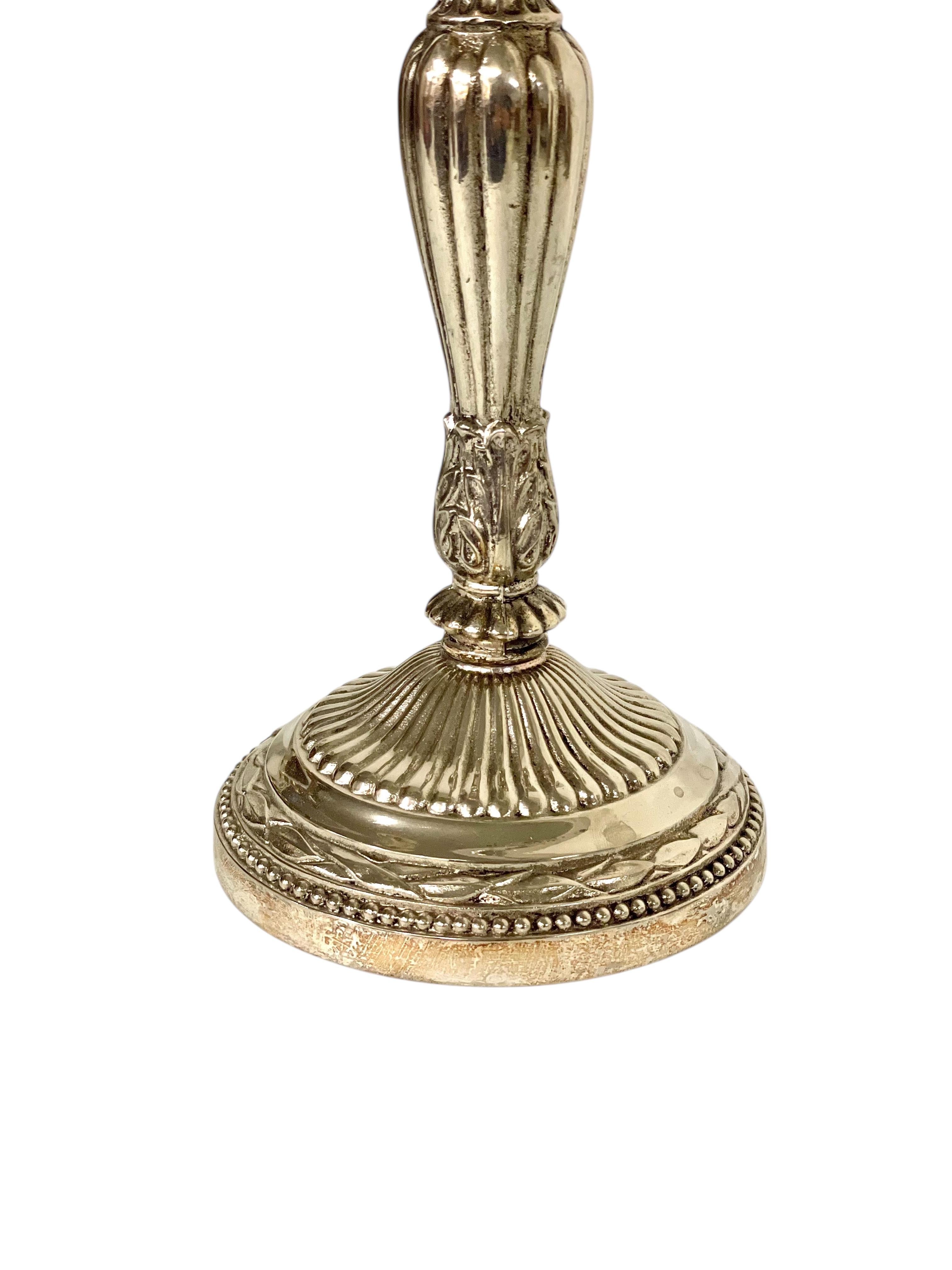 Francese Coppia di rari candelabri grandi in bronzo placcato argento, XIX secolo in vendita