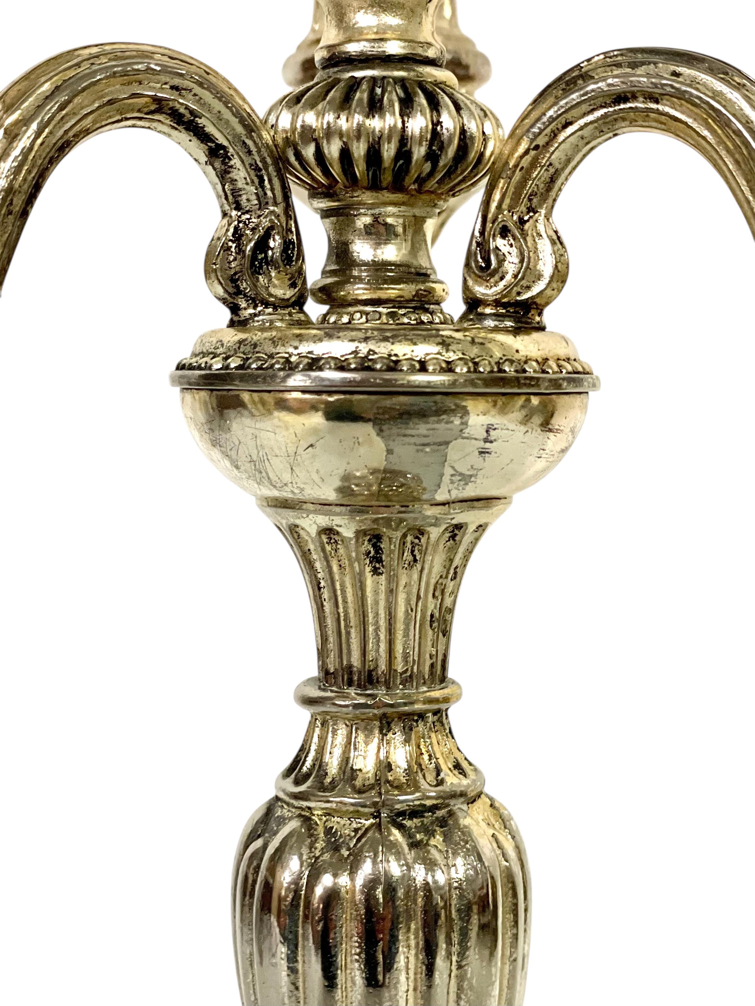 Coppia di rari candelabri grandi in bronzo placcato argento, XIX secolo In condizioni buone in vendita a LA CIOTAT, FR