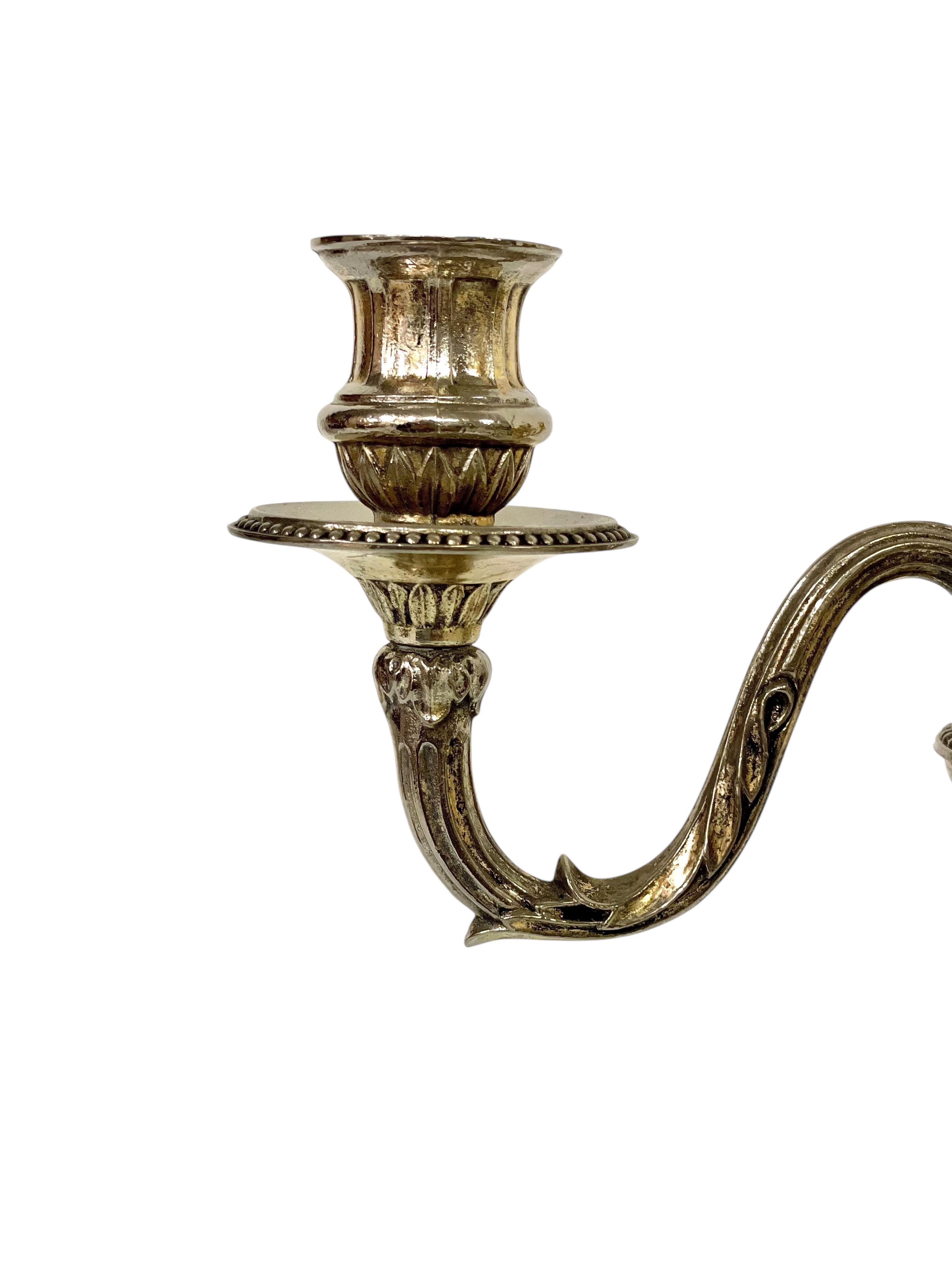 Placcato argento Coppia di rari candelabri grandi in bronzo placcato argento, XIX secolo in vendita
