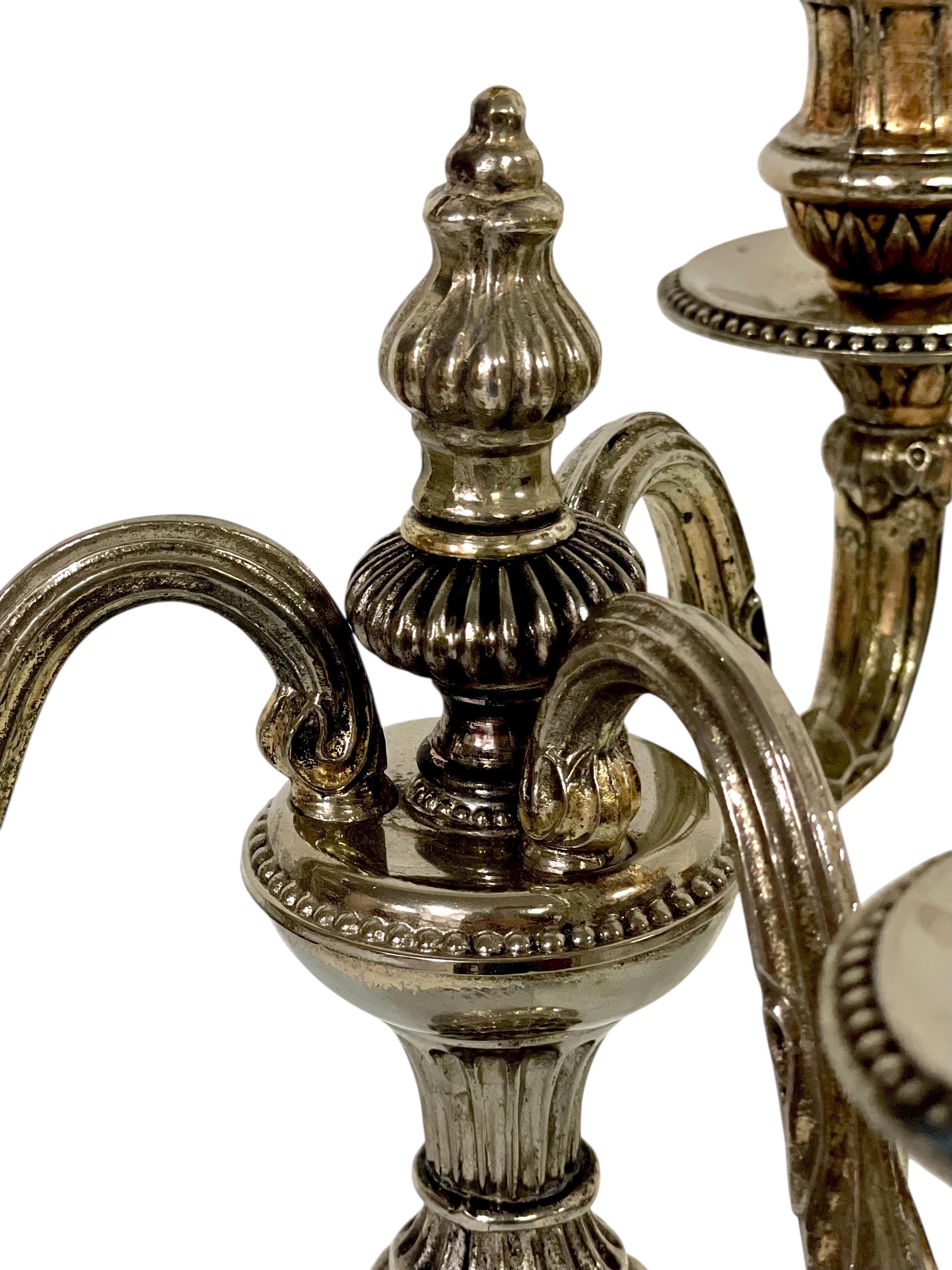 Coppia di rari candelabri grandi in bronzo placcato argento, XIX secolo in vendita 3