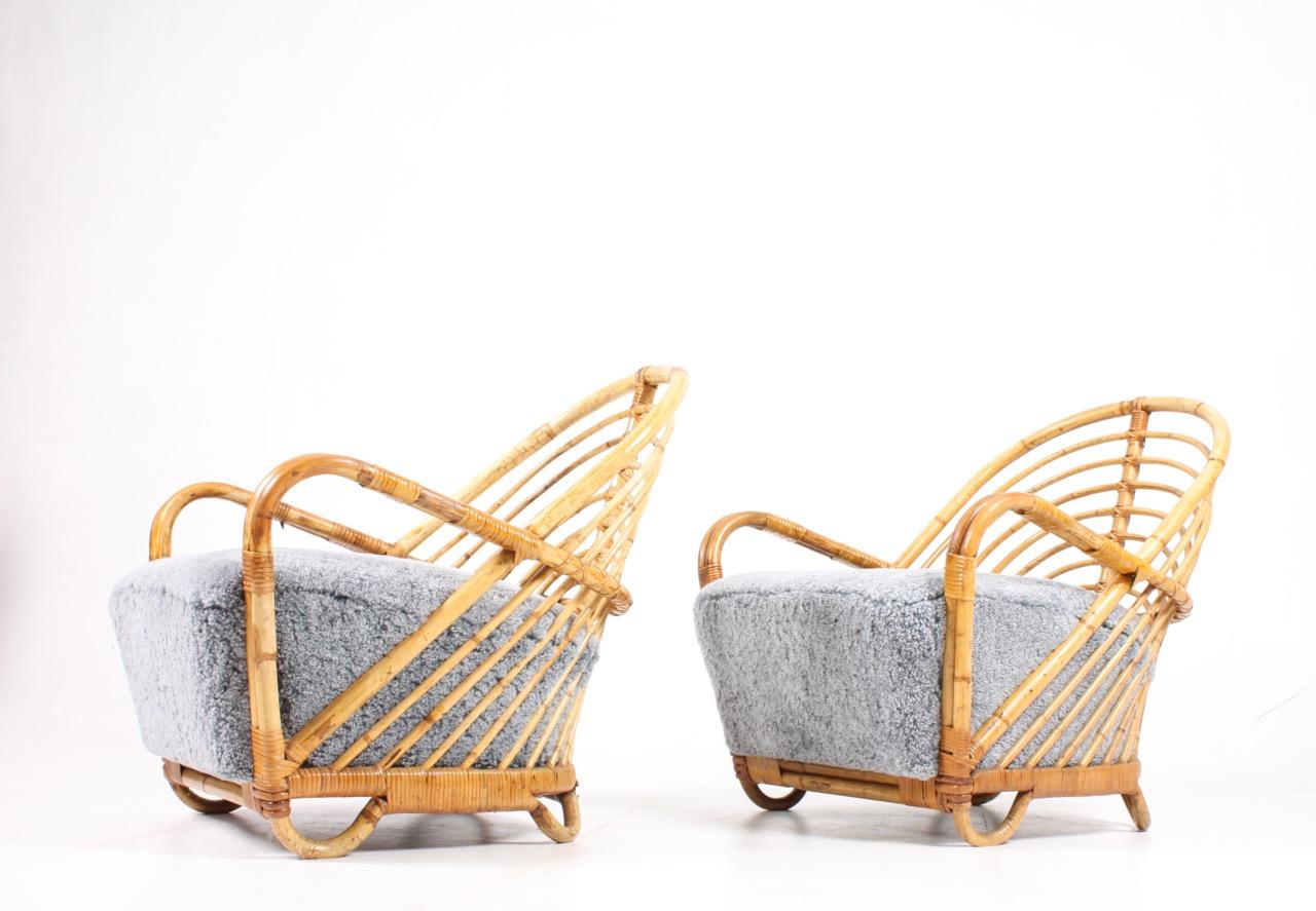 Scandinavian Modern Pair of Rare Lounge Chairs by Arne Jacobsen