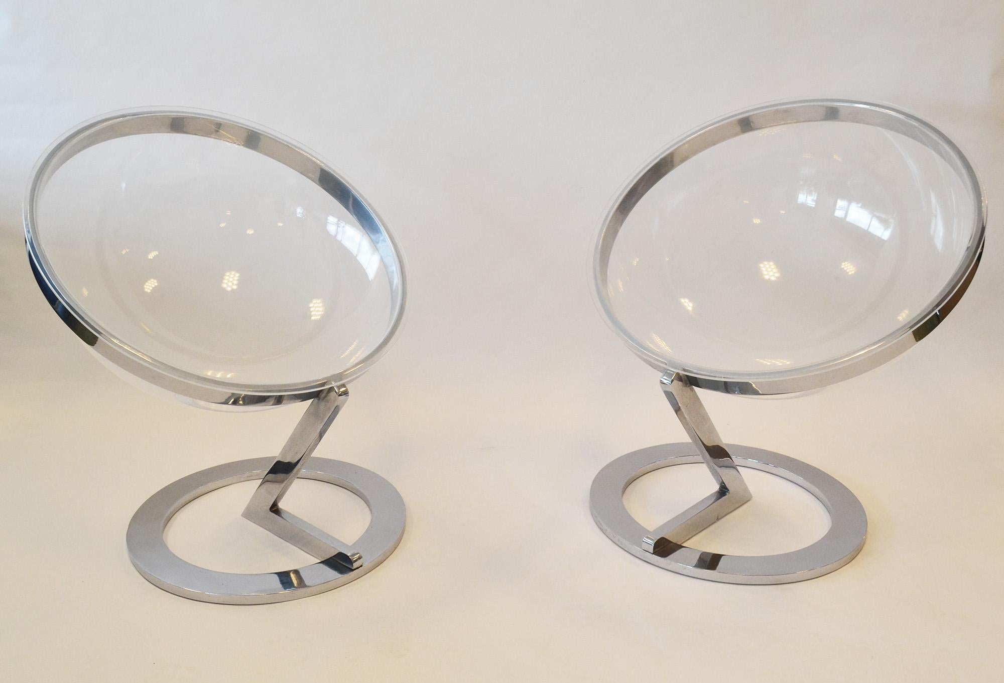 Pair of Space Age Acrylic and Steel Bubble Lounge Chairs after Daninos, 70s  For Sale 2