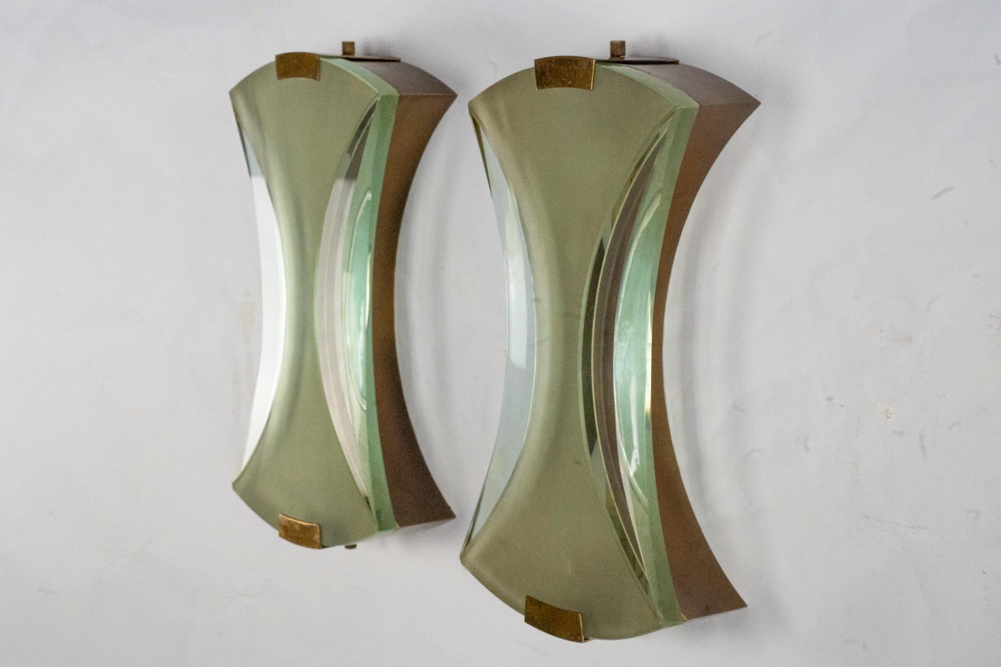 Pareja de raras lámparas de pared Max Ingrand para Fontana Arte Mod. 2225. Italia Años 60 en venta 3