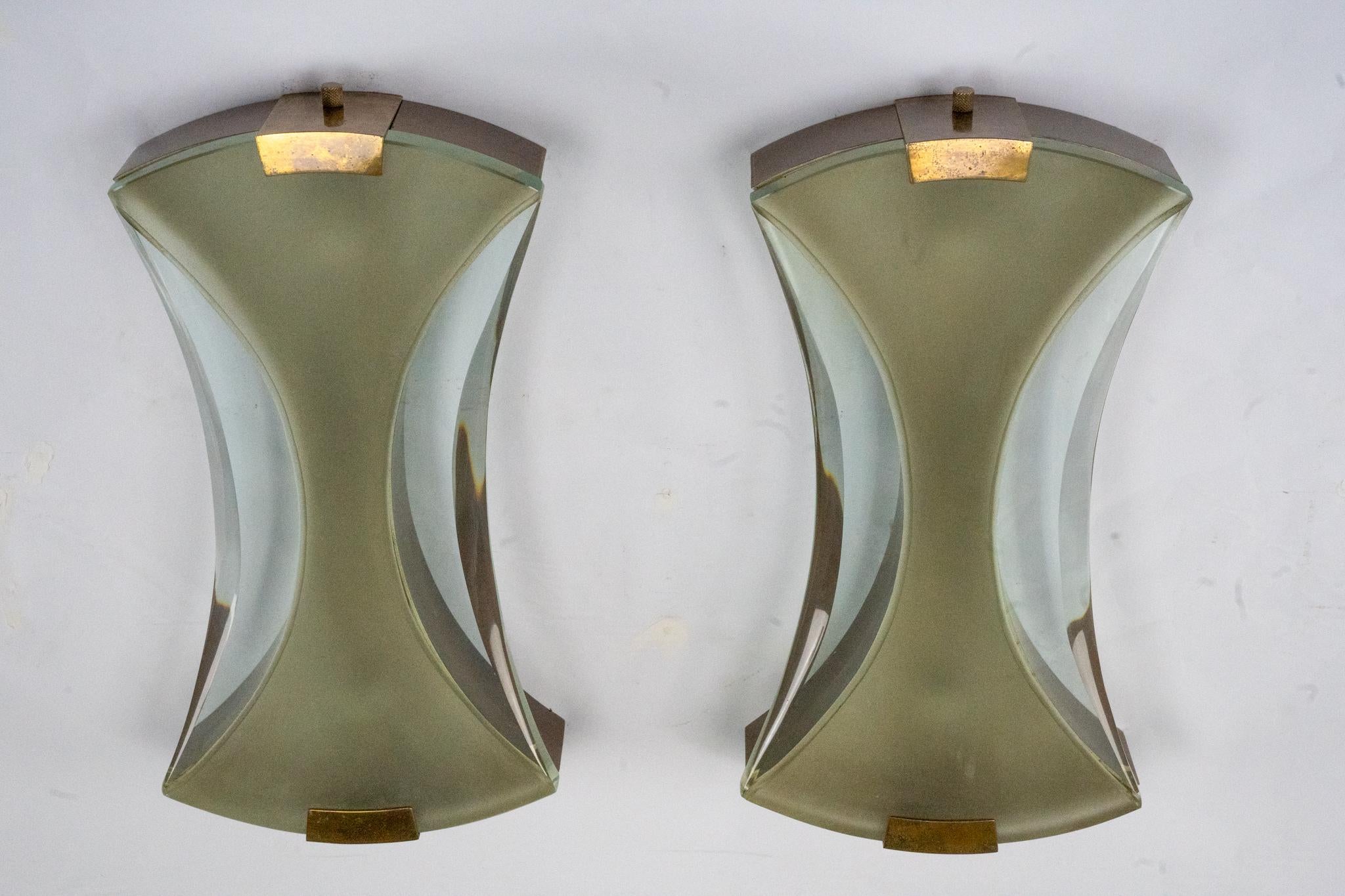 Pareja de raras lámparas de pared Max Ingrand para Fontana Arte Mod. 2225. Italia Años 60 en venta 7