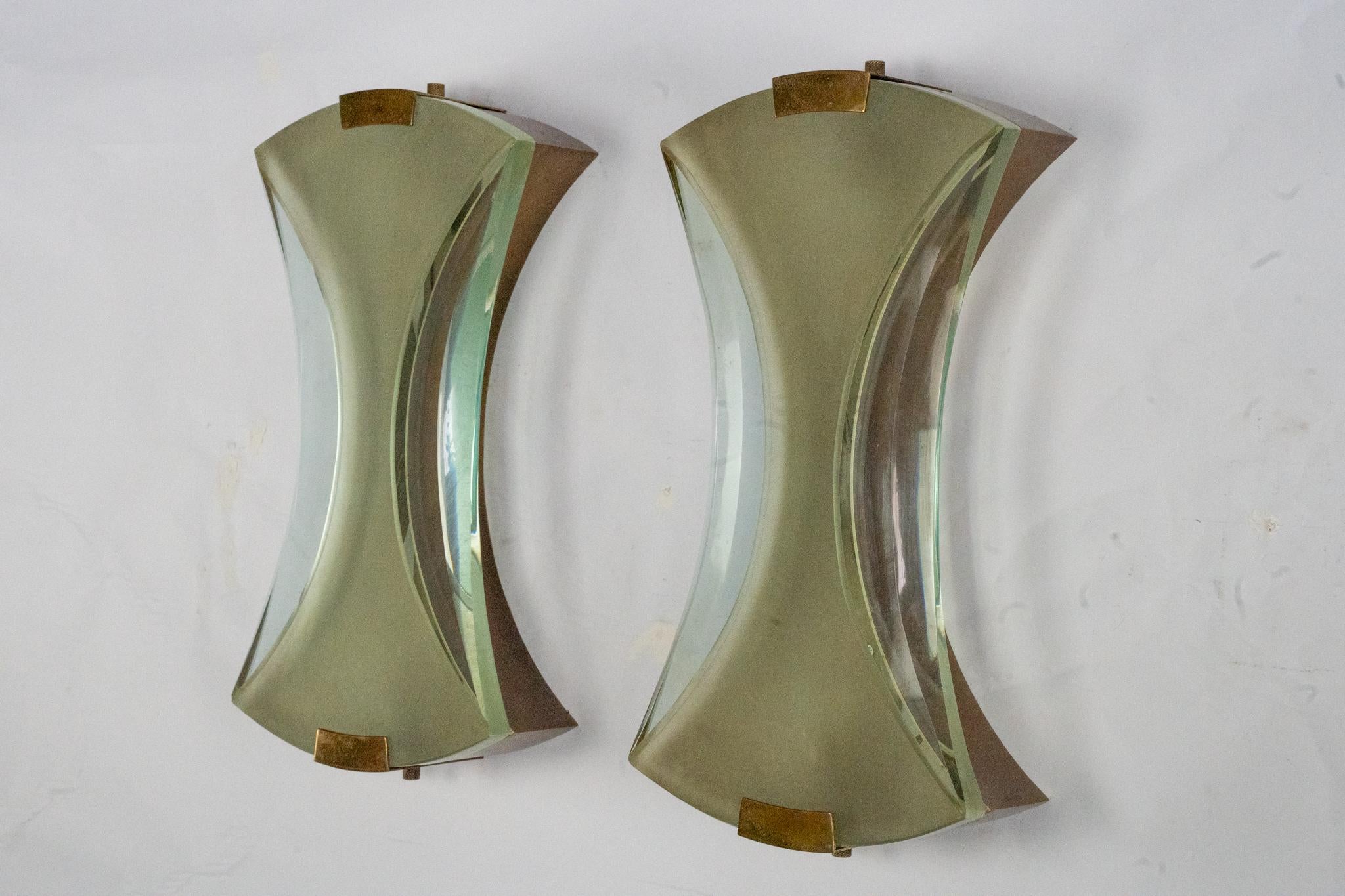 Pareja de raras lámparas de pared Max Ingrand para Fontana Arte Mod. 2225. Italia Años 60 Italiano en venta