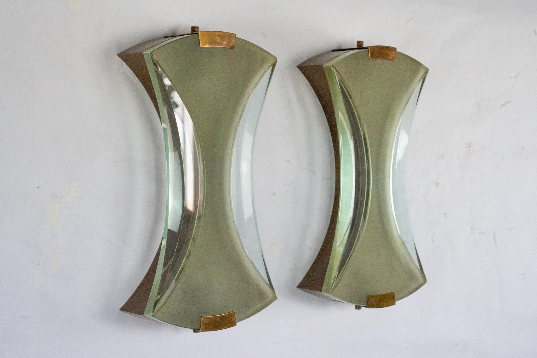 Pareja de raras lámparas de pared Max Ingrand para Fontana Arte Mod. 2225. Italia Años 60 en Bueno estado para la venta en Catania, CT