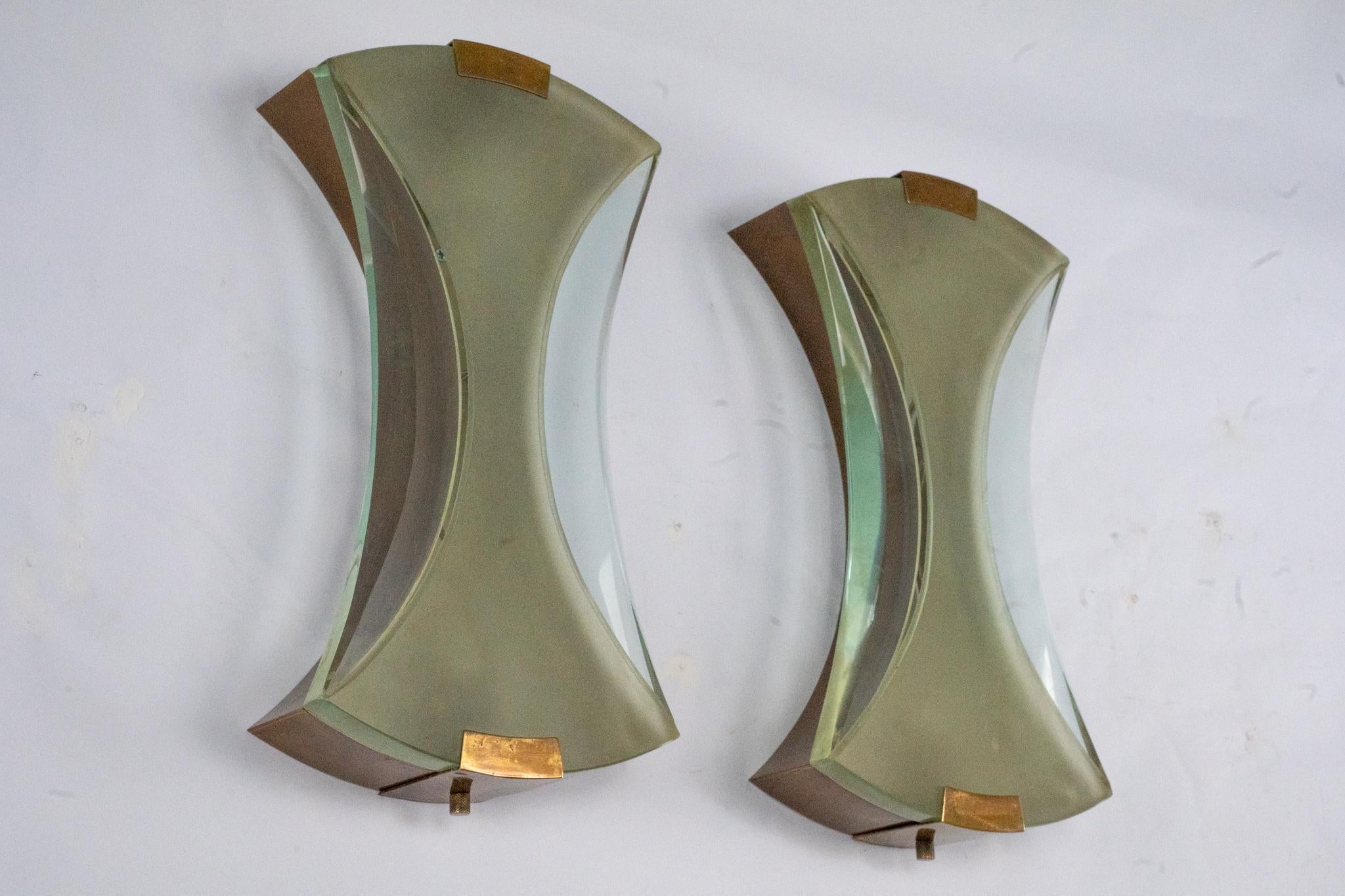 Pareja de raras lámparas de pared Max Ingrand para Fontana Arte Mod. 2225. Italia Años 60 siglo XX en venta
