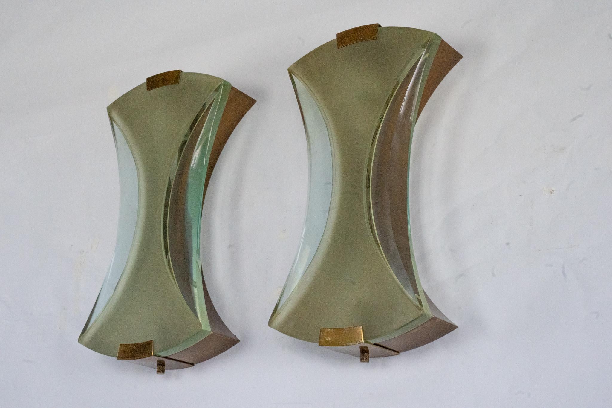 Pareja de raras lámparas de pared Max Ingrand para Fontana Arte Mod. 2225. Italia Años 60 Latón en venta
