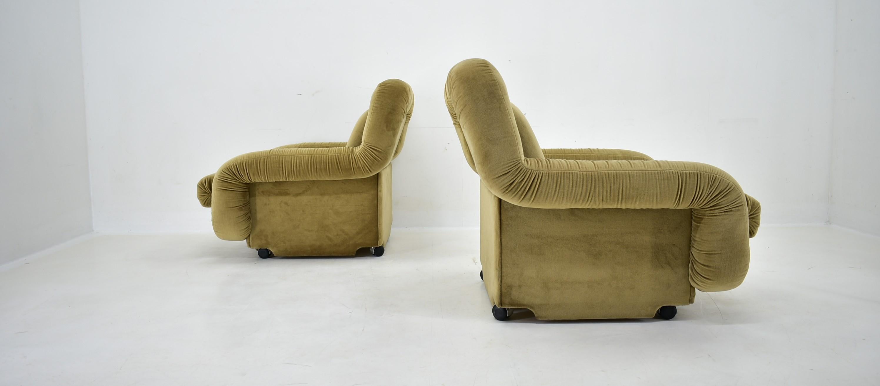 Pair of Rare Mid Century Lounge Armchairs, Italy, 1970s 3
