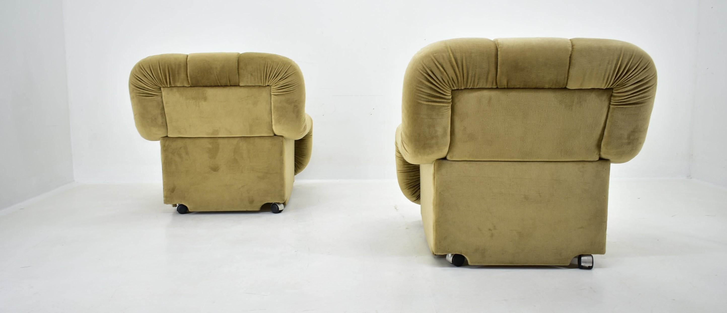 Pair of Rare Mid Century Lounge Armchairs, Italy, 1970s 4