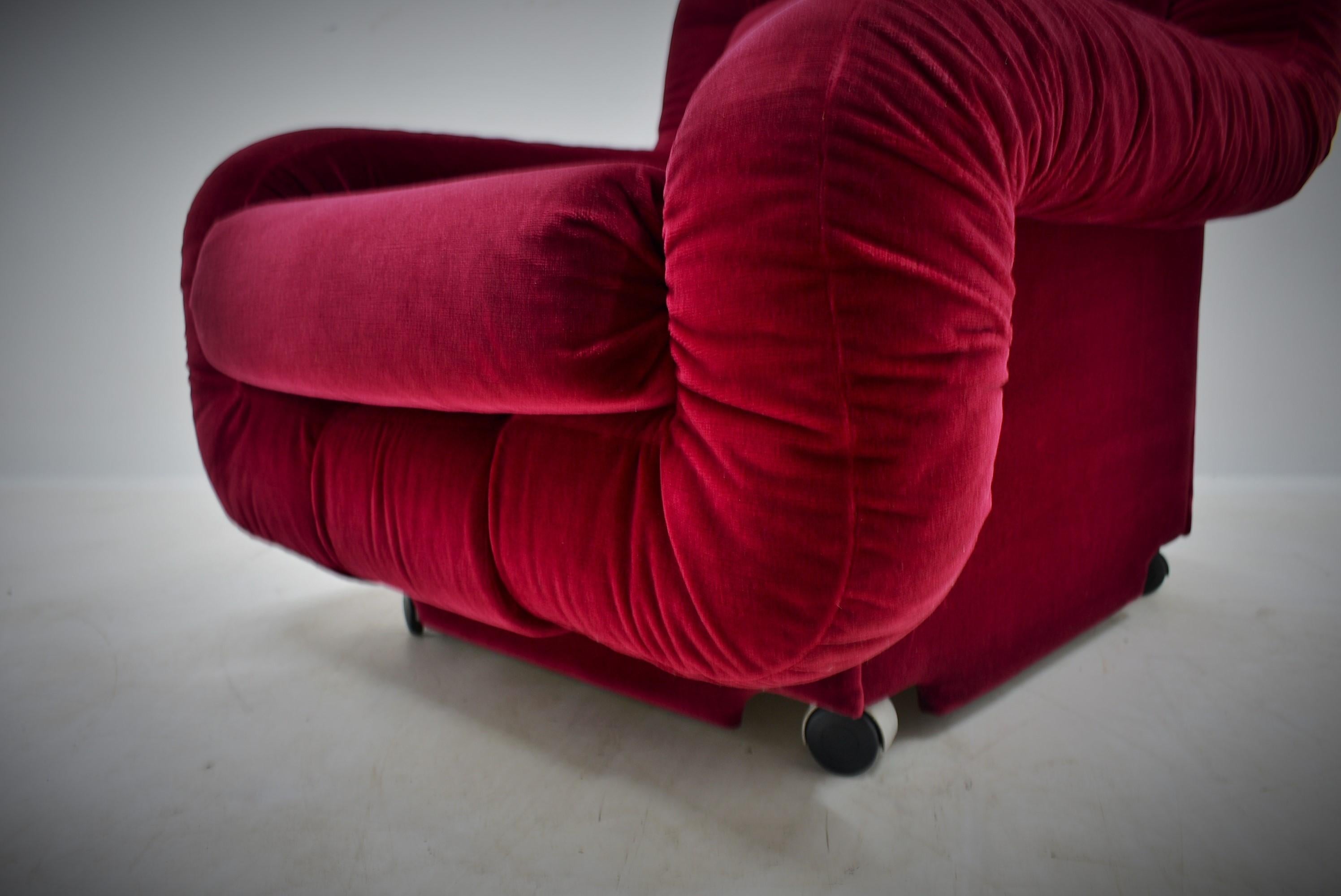 Coppia di rare poltrone da salotto del Mid Century, Italia, anni '70 in vendita 13