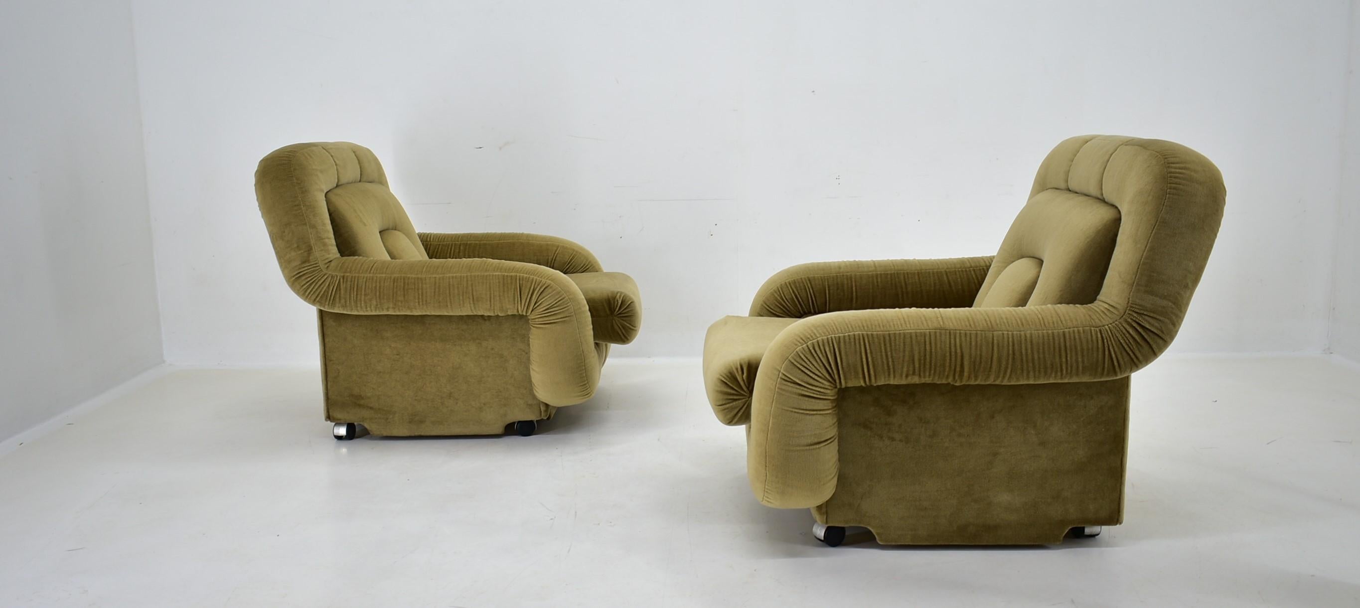 Mid-Century Modern Pair of Rare Mid Century Lounge Armchairs, Italy, 1970s