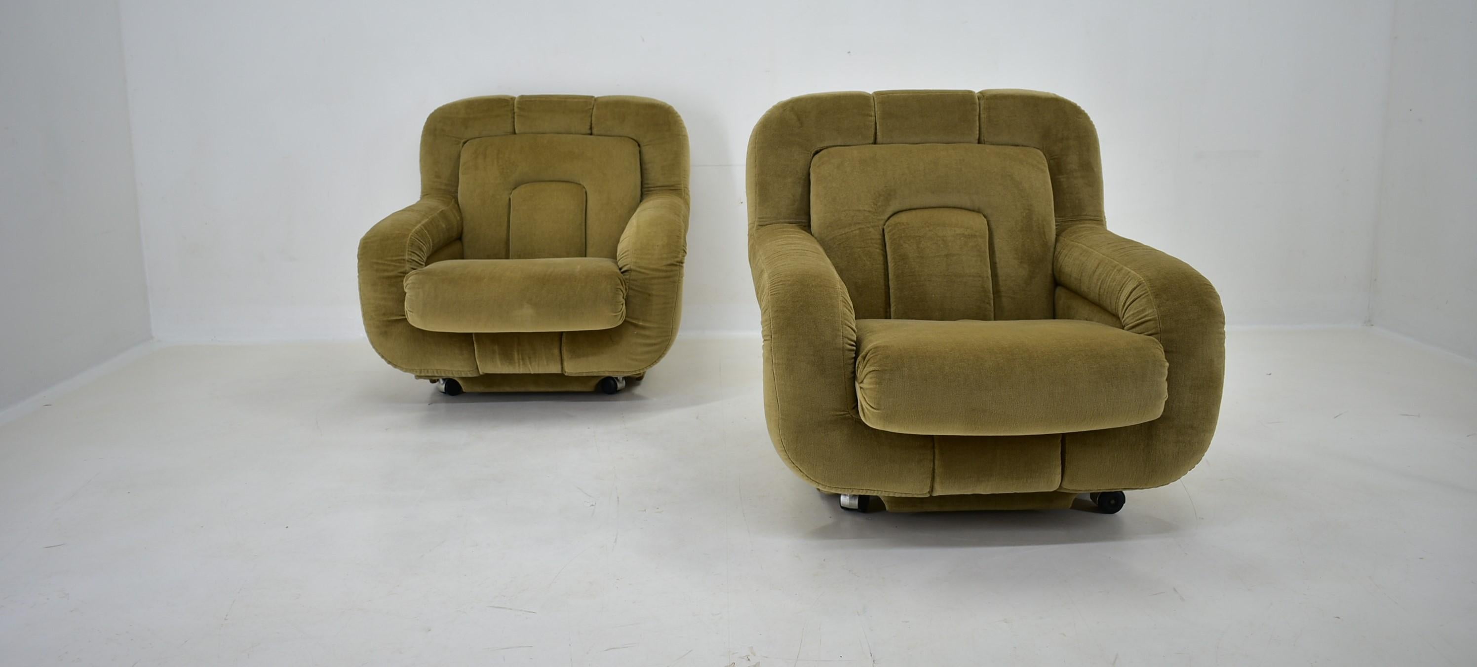 Late 20th Century Pair of Rare Mid Century Lounge Armchairs, Italy, 1970s
