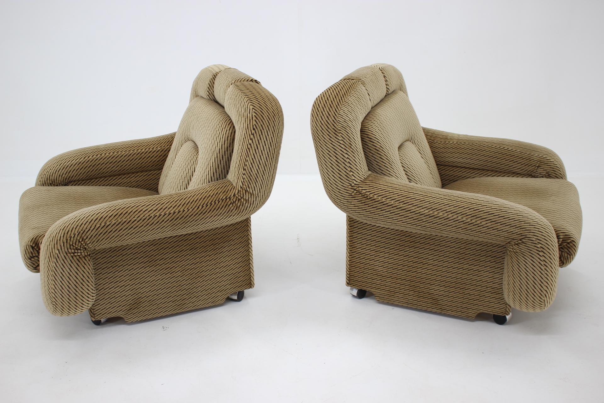 Fabric Pair of Rare Mid Century Lounge Armchairs, Italy, 1970s